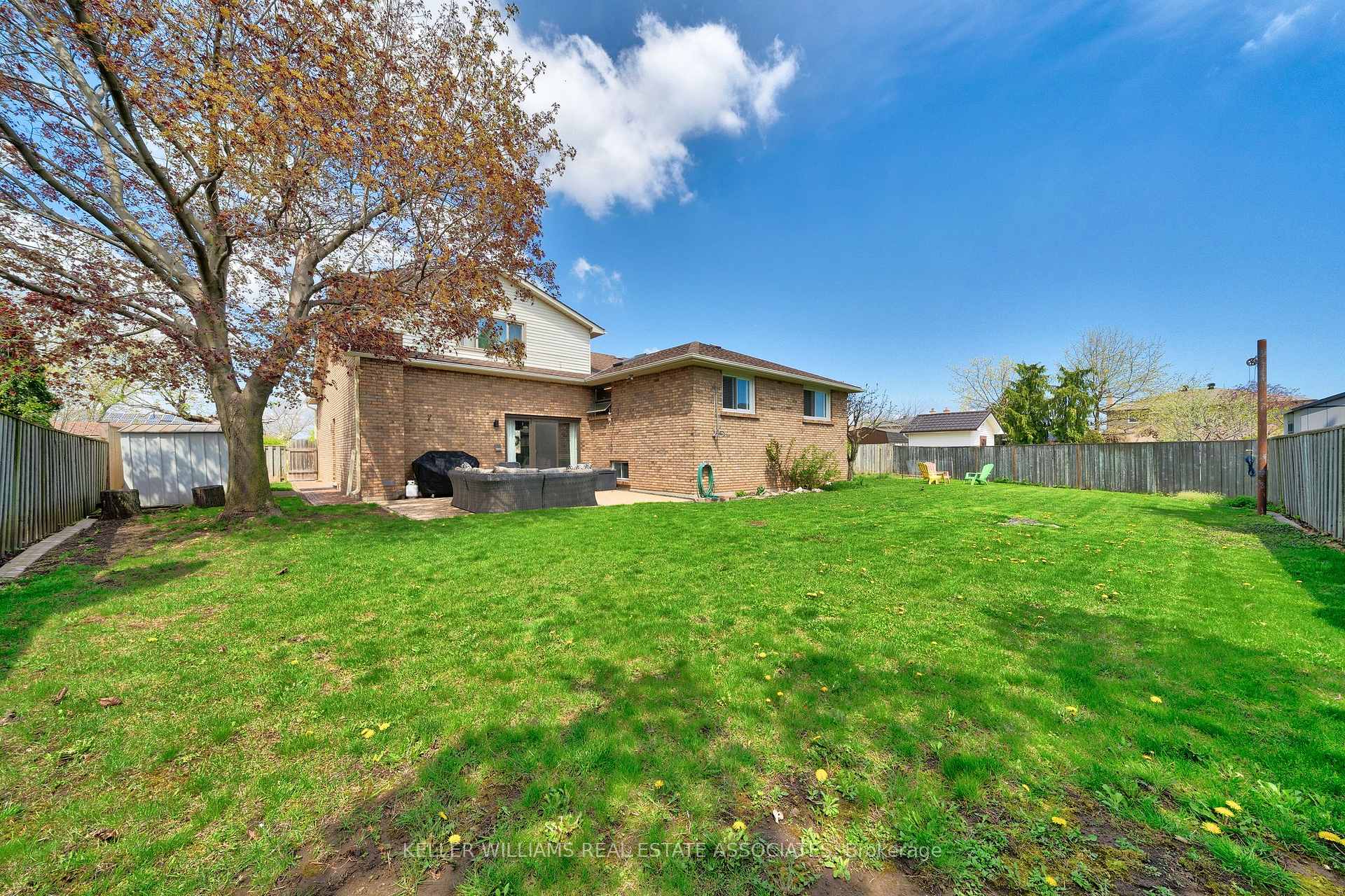 Photo 43 of 24 Farmingdale Crescent, Hamilton, Stoney Creek — HOMEH