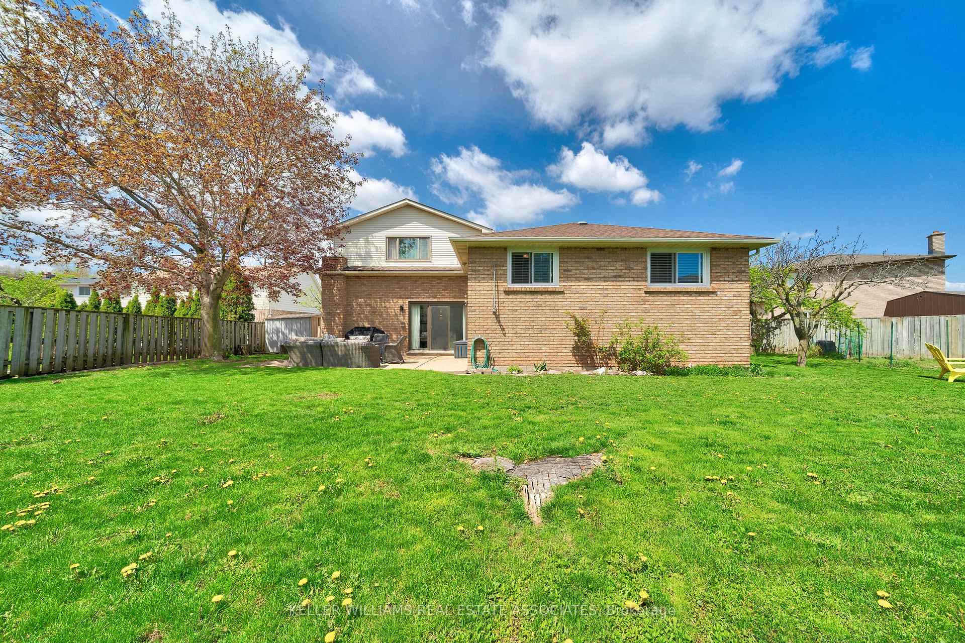 Photo 44 of 24 Farmingdale Crescent, Hamilton, Stoney Creek — HOMEH