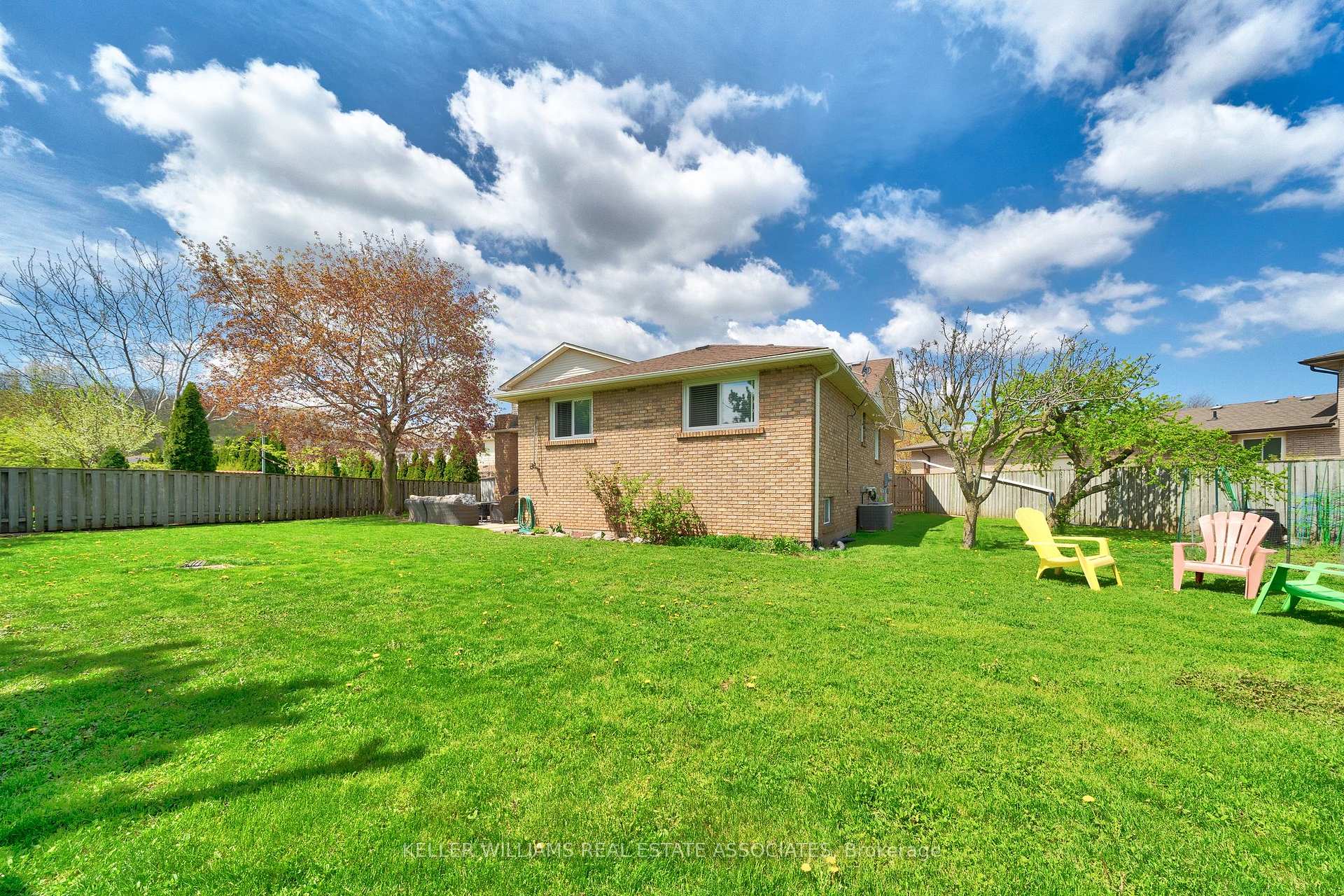 Photo 45 of 24 Farmingdale Crescent, Hamilton, Stoney Creek — HOMEH