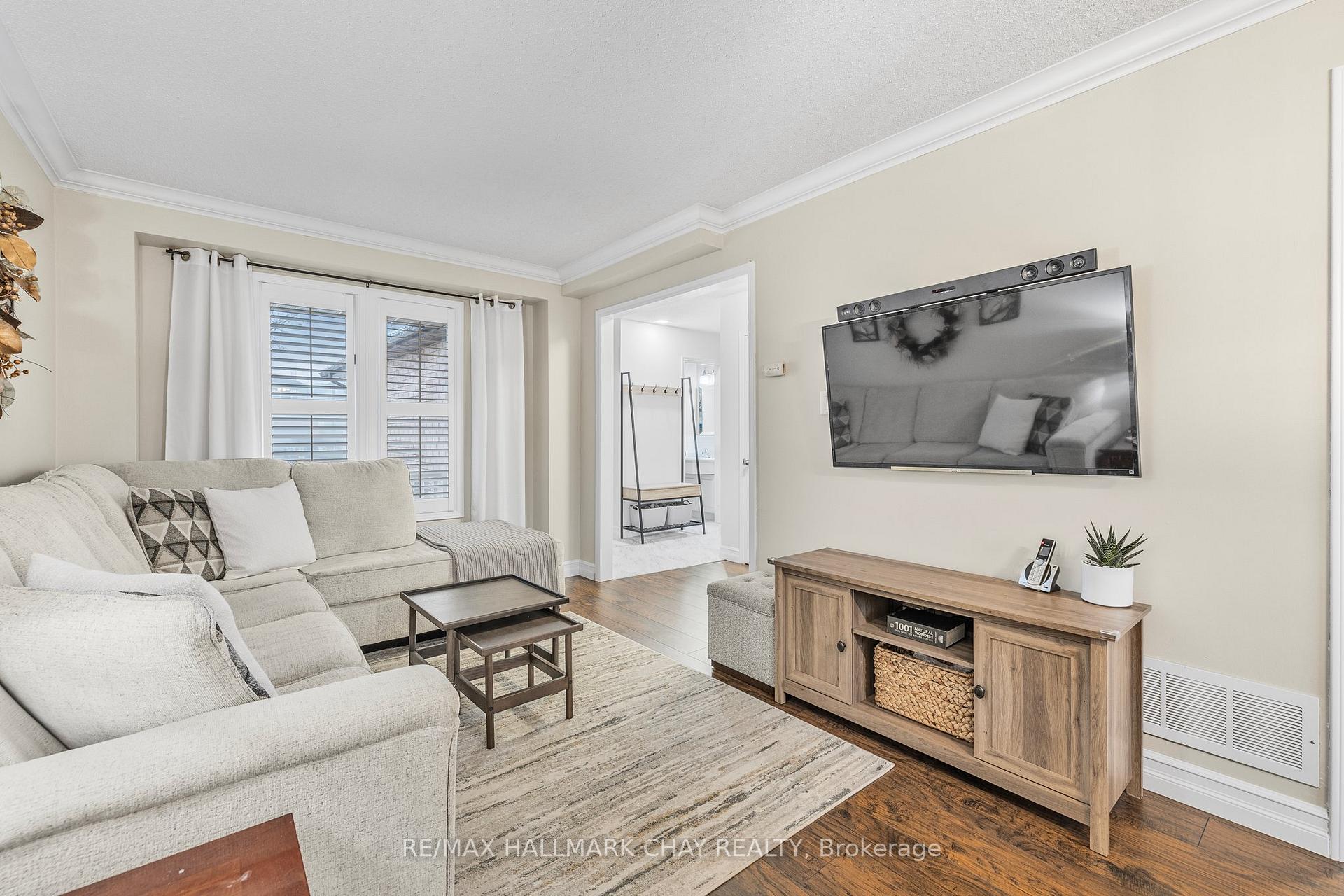 Photo 4 of 27 Flaxman Avenue, Clarington, Bowmanville — HOMEH
