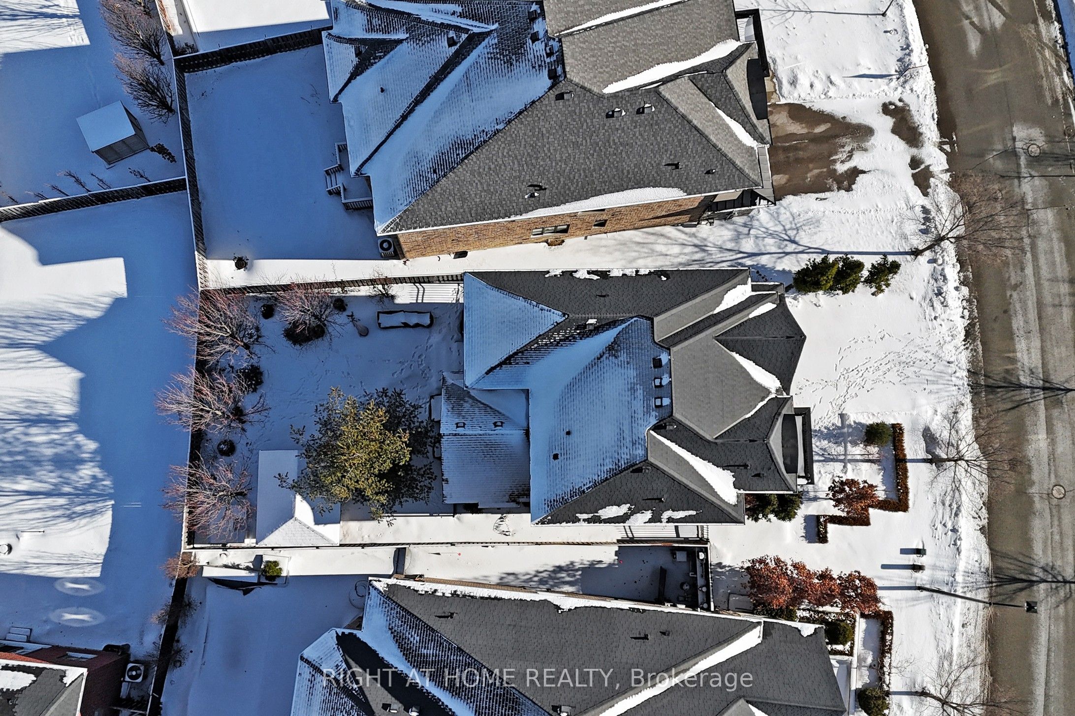 Photo 98 of 131 Robert Berry Crescent, King, King City — HOMEH