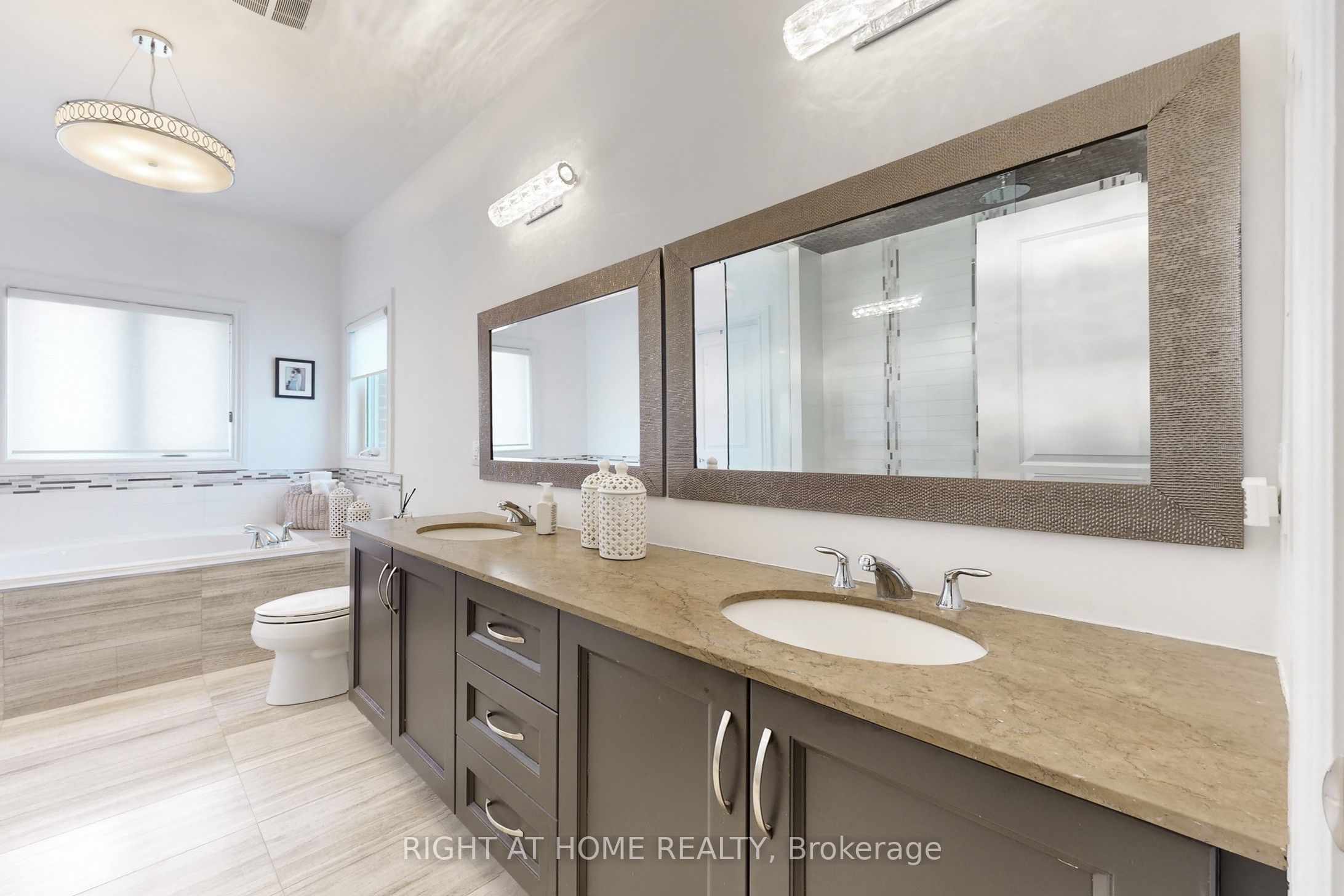 Photo 76 of 131 Robert Berry Crescent, King, King City — HOMEH