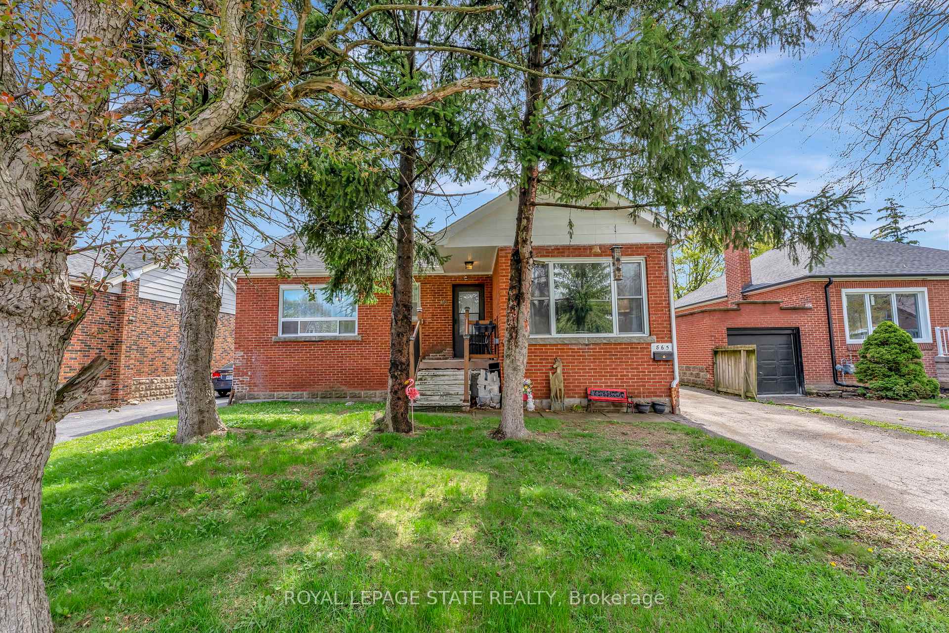 Photo 2 of 865 Garth Street, Hamilton, Buchanan — HOMEH