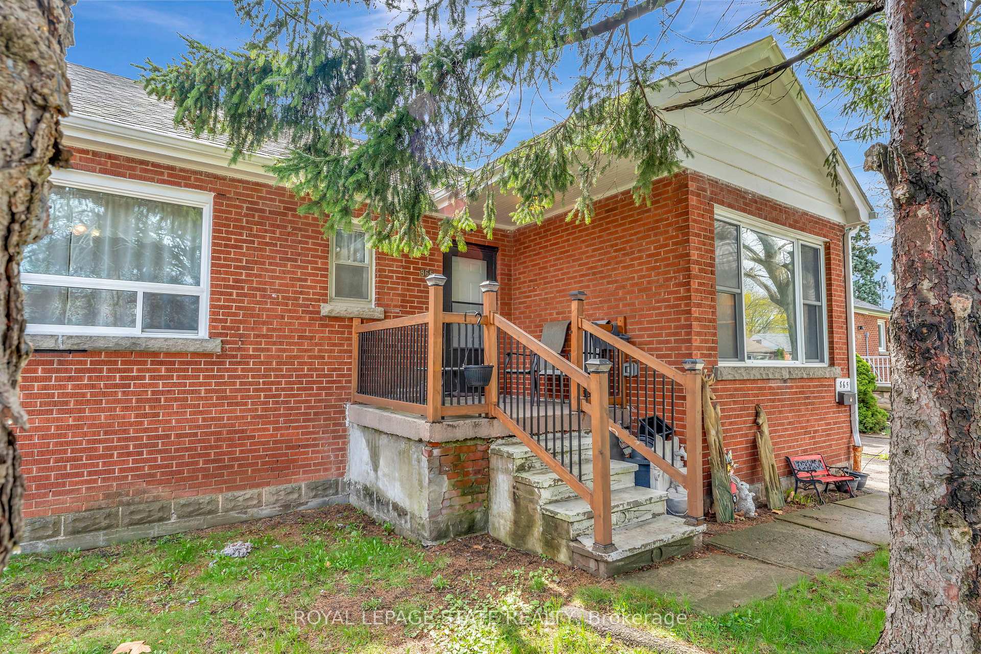 Photo 3 of 865 Garth Street, Hamilton, Buchanan — HOMEH