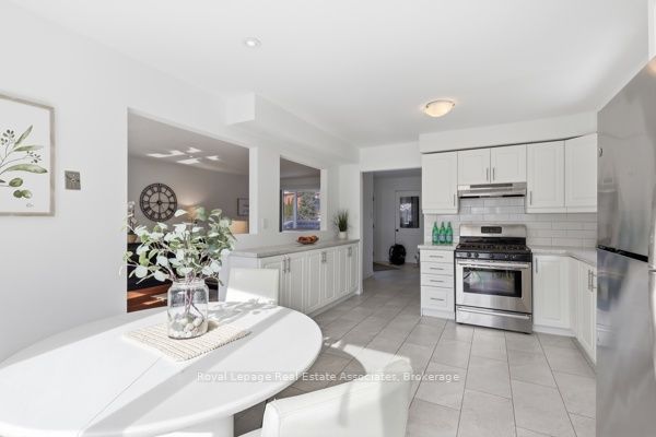 Photo 51 of 115 Coles Avenue, Vaughan, Vaughan Grove — HOMEH