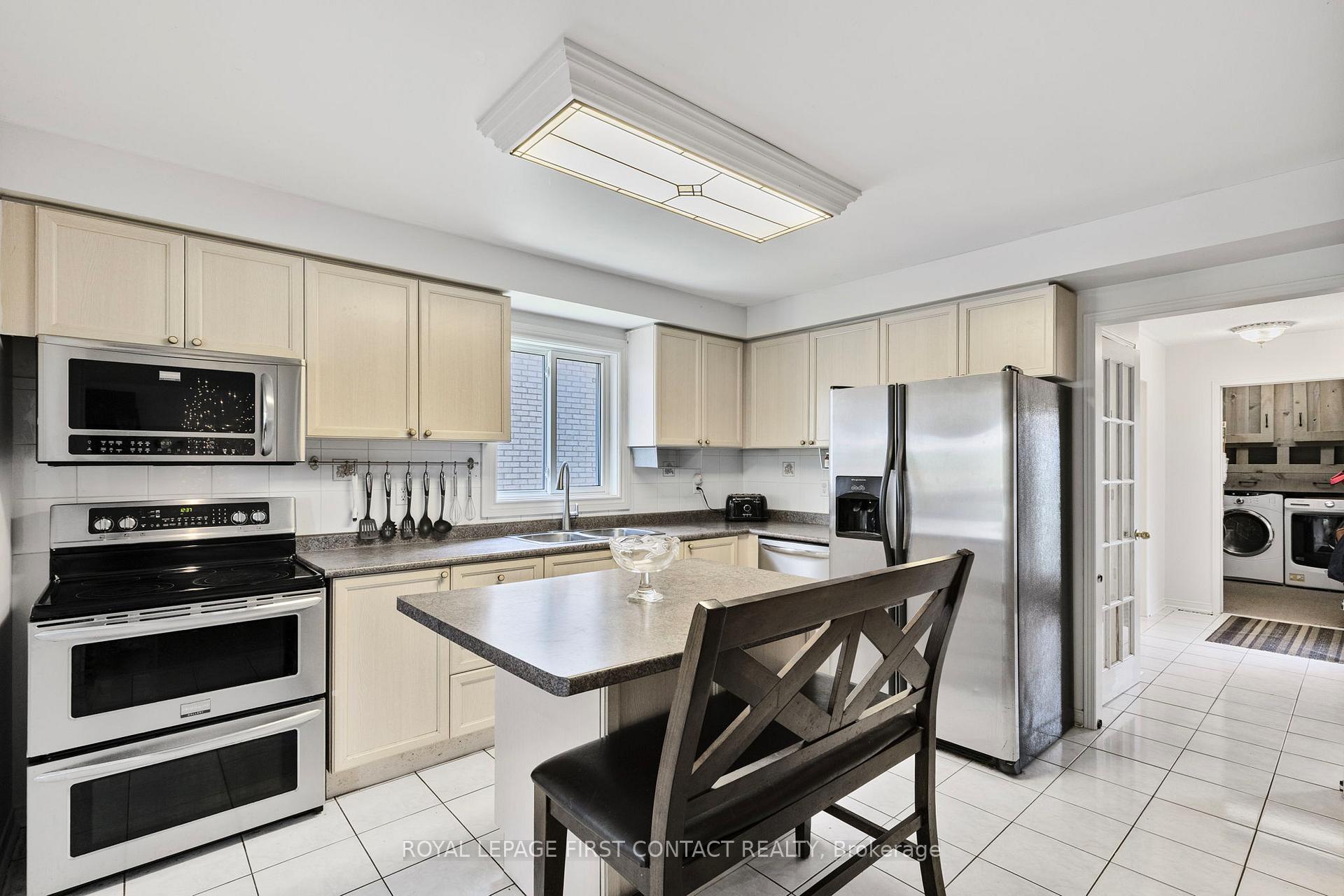 Photo 5 of 22 Bishop Drive, Barrie, Ardagh — HOMEH