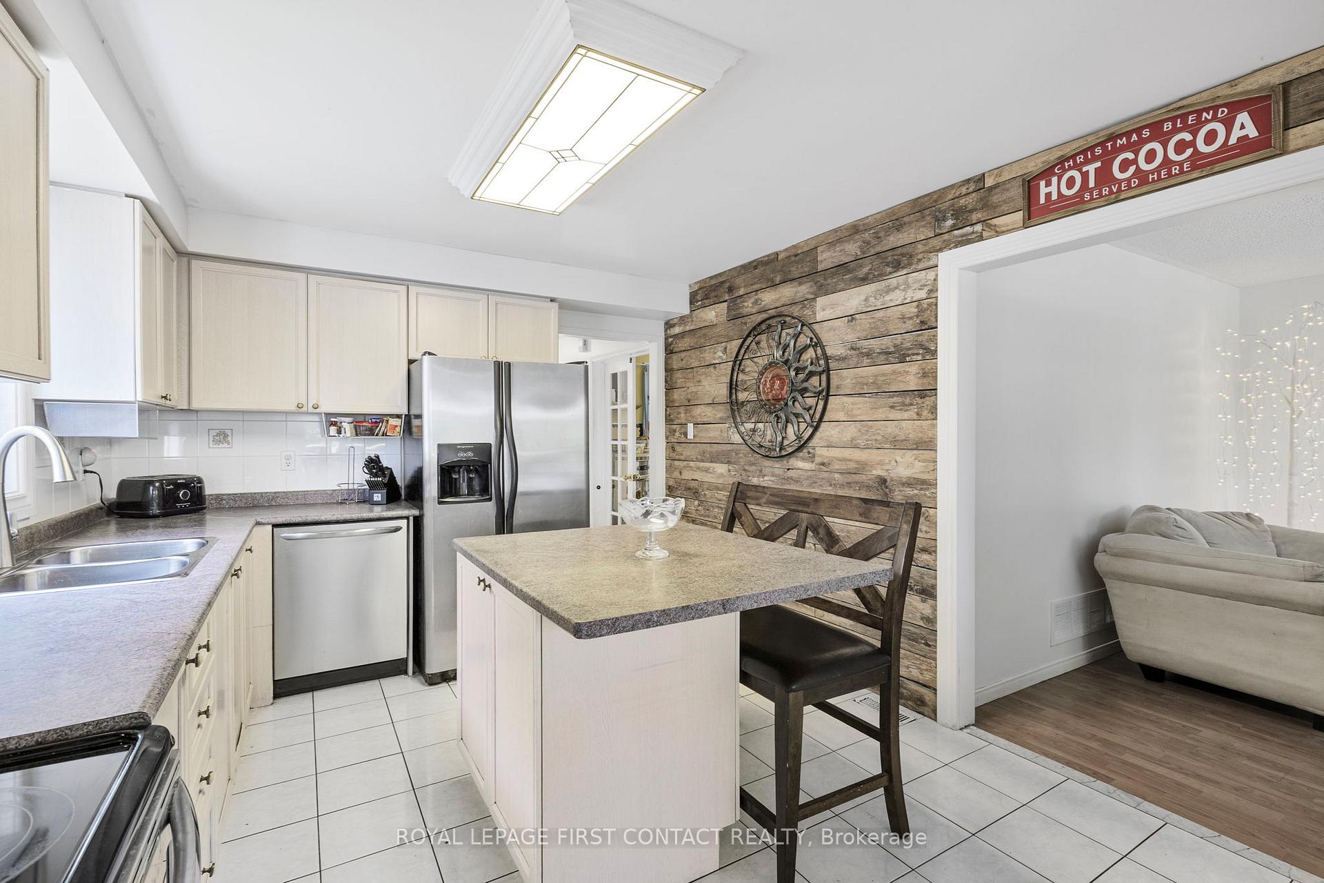 Photo 6 of 22 Bishop Drive, Barrie, Ardagh — HOMEH