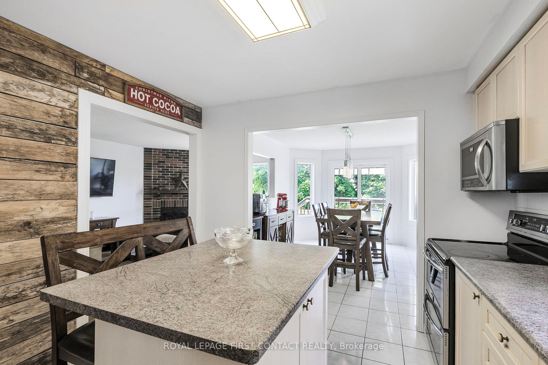 Photo 9 of 22 Bishop Drive, Barrie, Ardagh — HOMEH