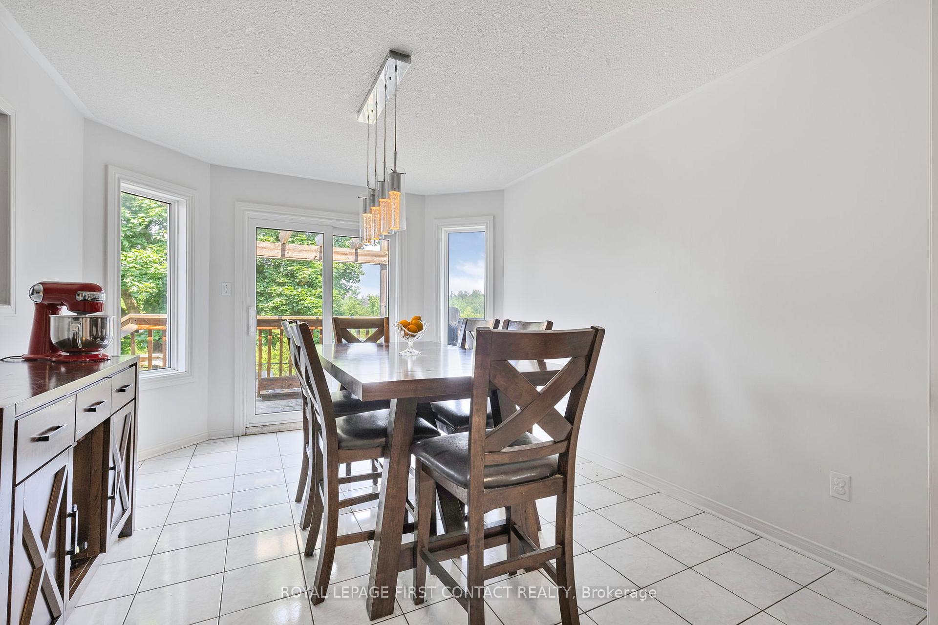 Photo 10 of 22 Bishop Drive, Barrie, Ardagh — HOMEH