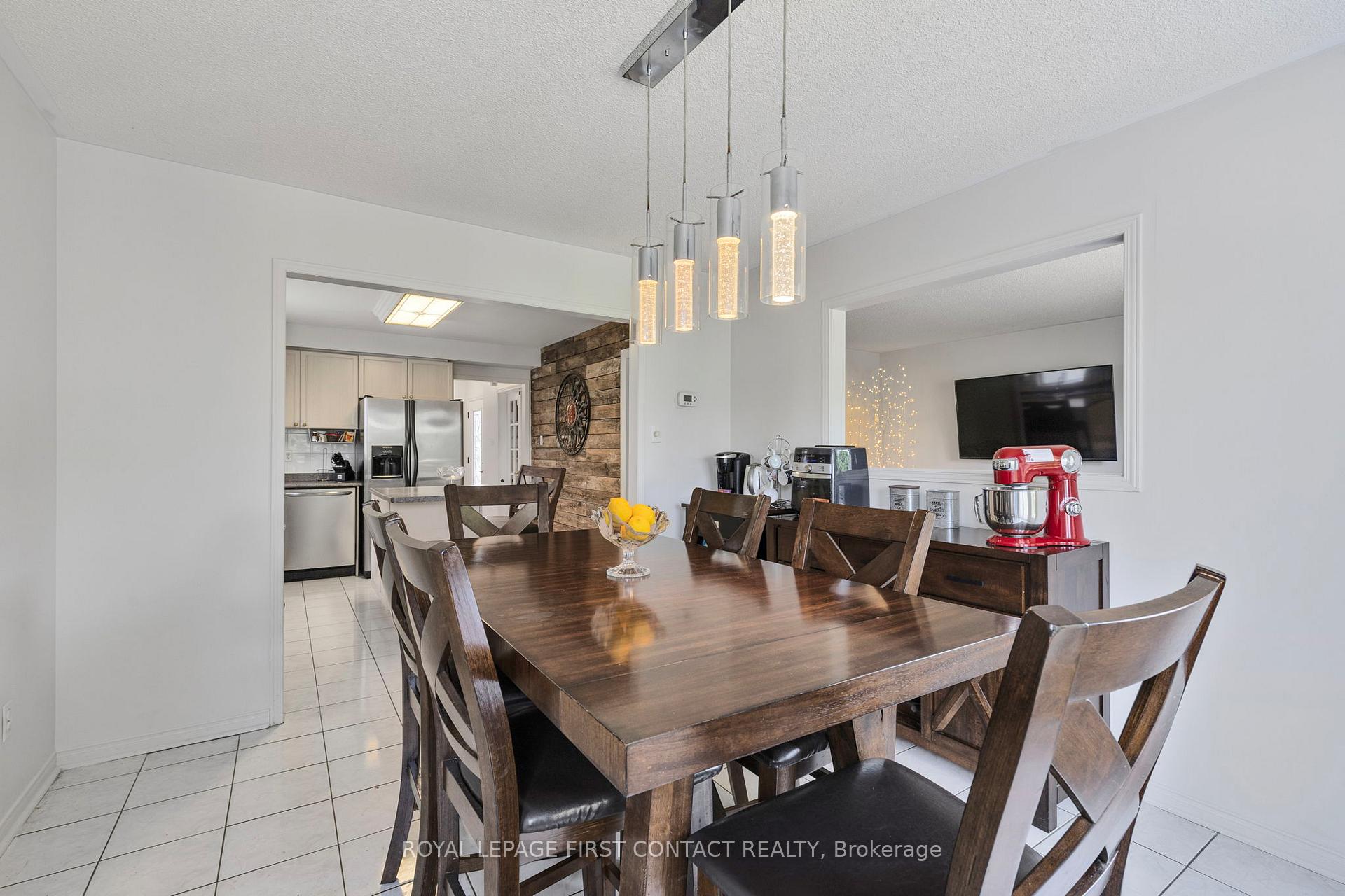 Photo 12 of 22 Bishop Drive, Barrie, Ardagh — HOMEH