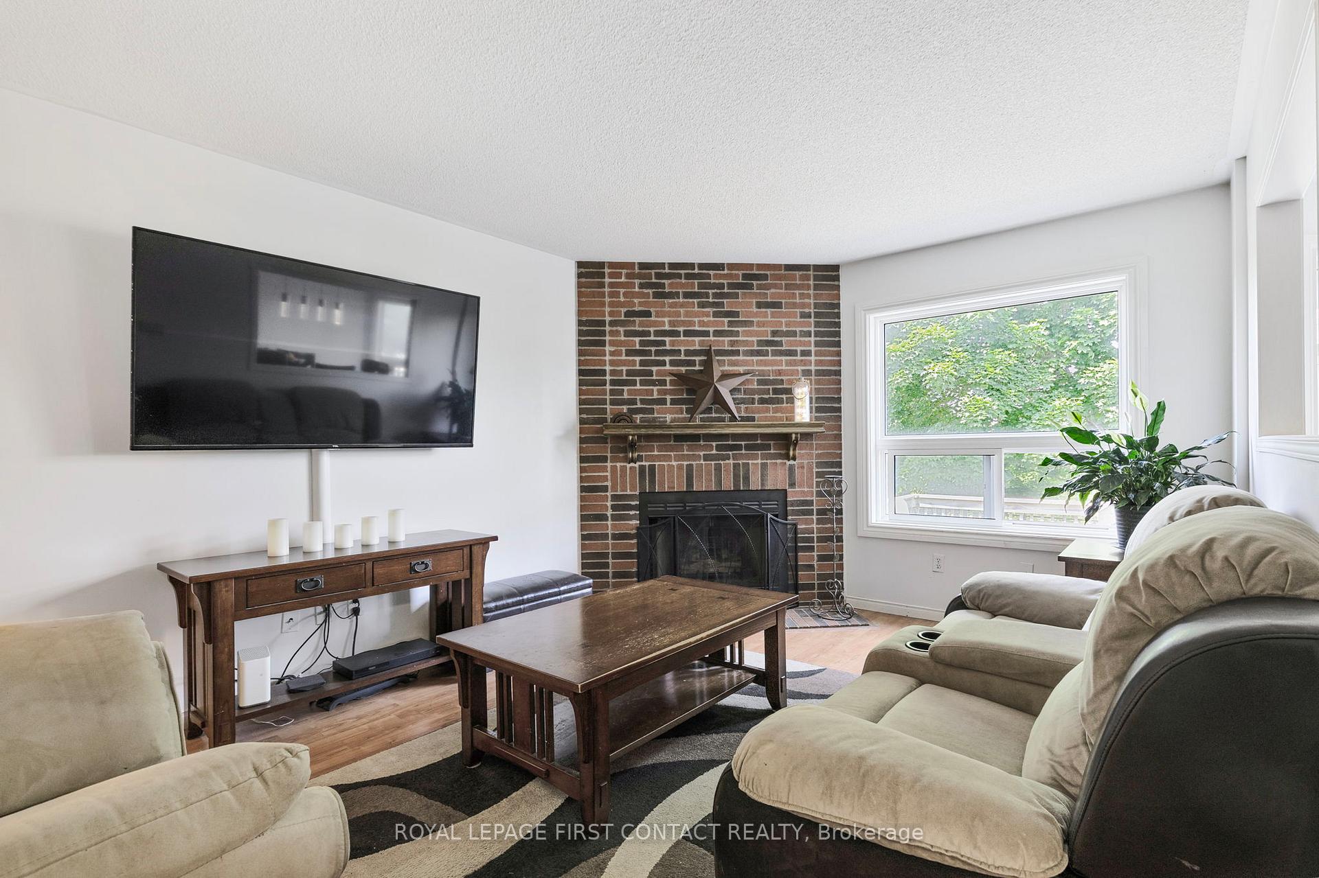 Photo 13 of 22 Bishop Drive, Barrie, Ardagh — HOMEH