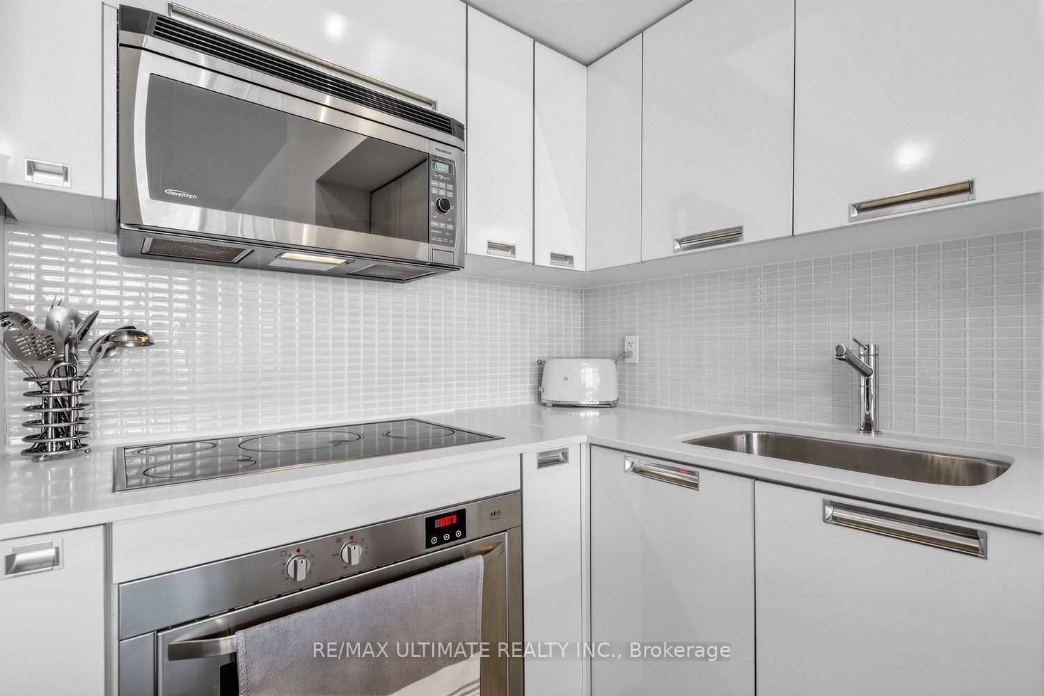Photo 36 of Unit 3206, 33 Charles Street E, Toronto, Church-Yonge Corridor — HOMEH