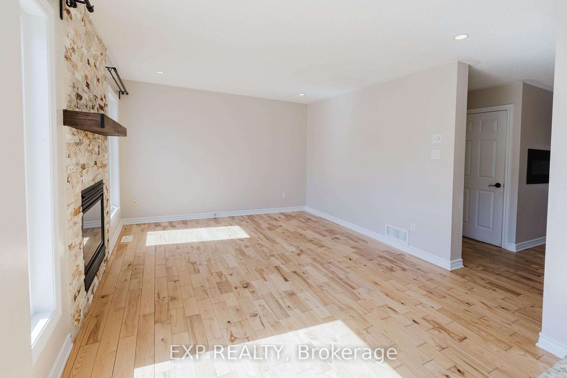 Photo 16 of 481 Paul Metivier Drive, Ottawa, Barrhaven - Strandherd — HOMEH
