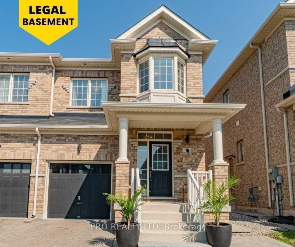 Front of Unit Upper, 5 Chesterwood Crescent