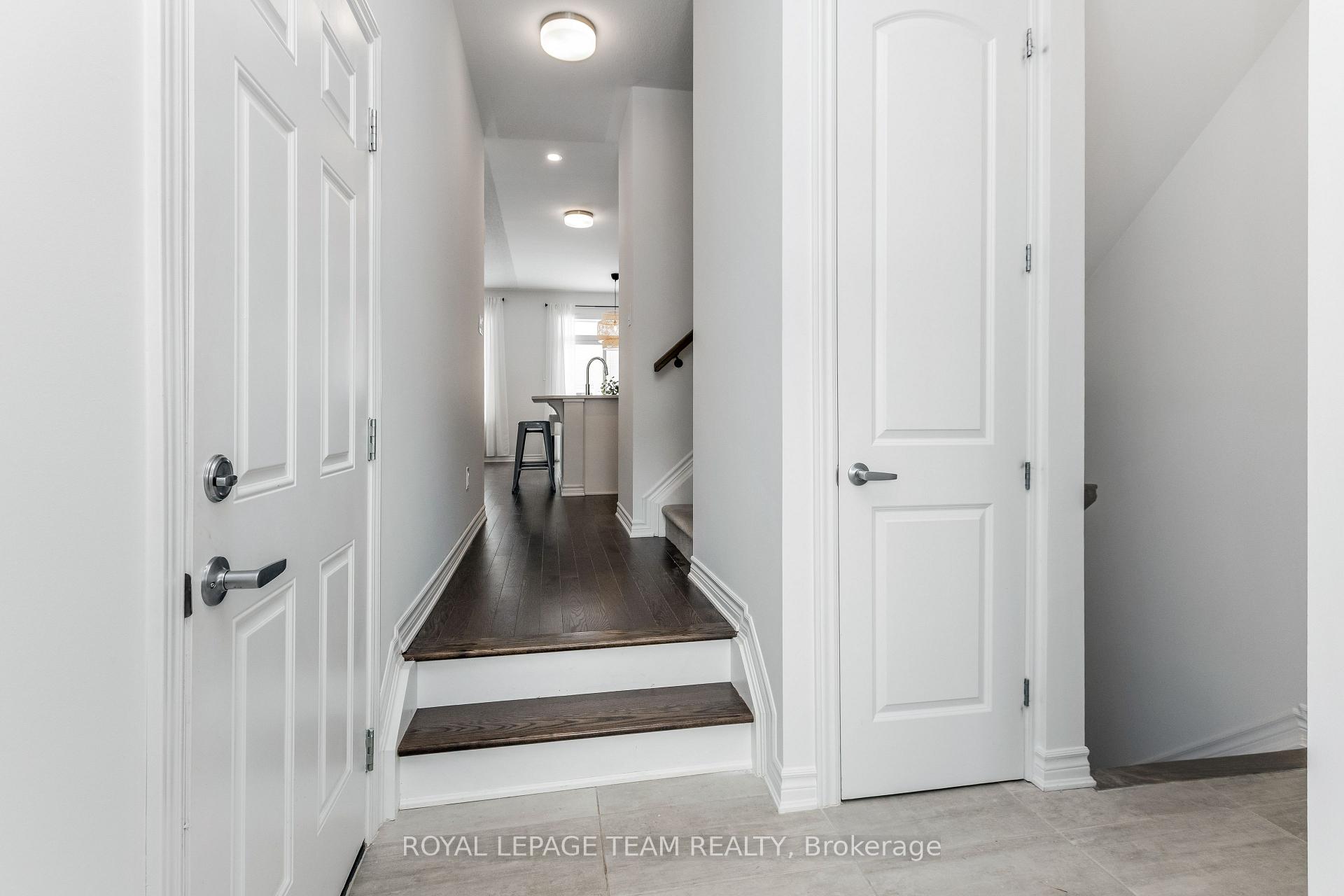 Photo 4 of 101 Mesa Drive, Ottawa, Barrhaven - Half Moon Bay — HOMEH