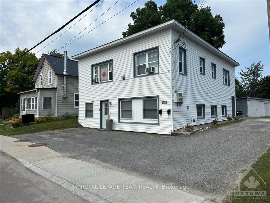 Front of 261 Elgin Street W