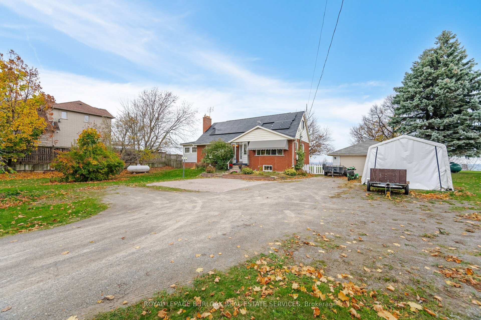 Photo 3 of 805 Ridge Road, Hamilton, Rural Stoney Creek — HOMEH