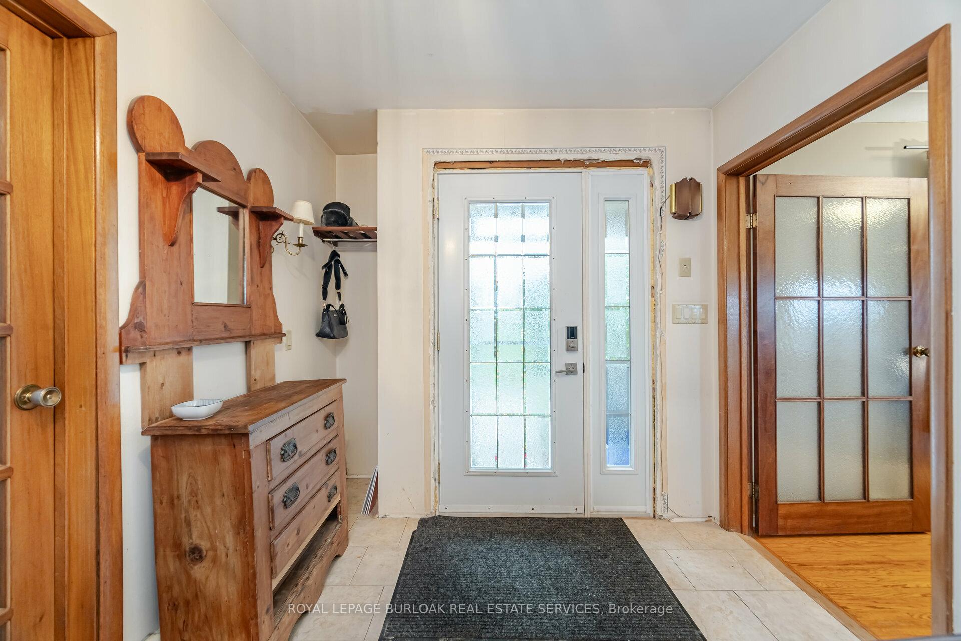 Photo 4 of 805 Ridge Road, Hamilton, Rural Stoney Creek — HOMEH