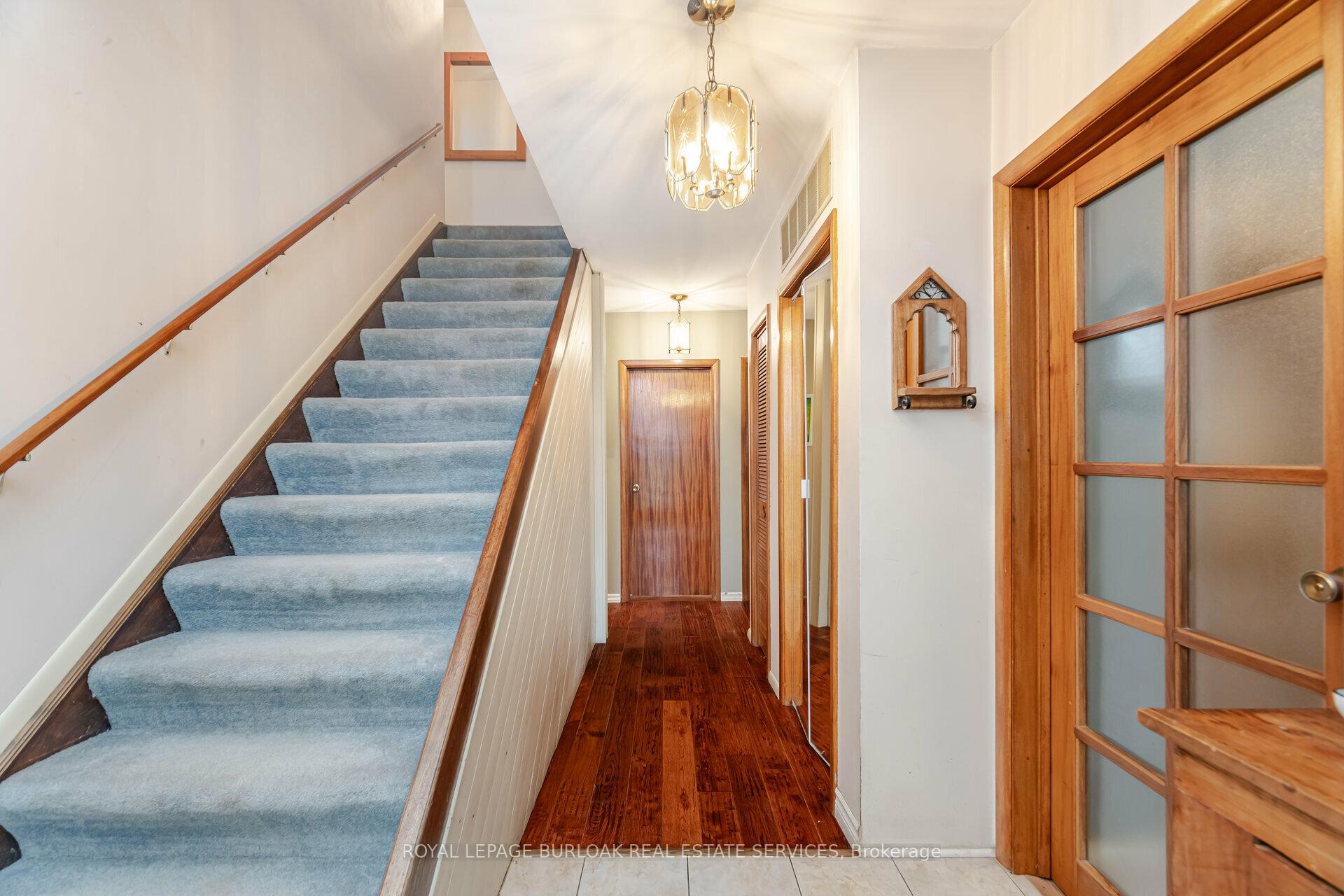Photo 5 of 805 Ridge Road, Hamilton, Rural Stoney Creek — HOMEH