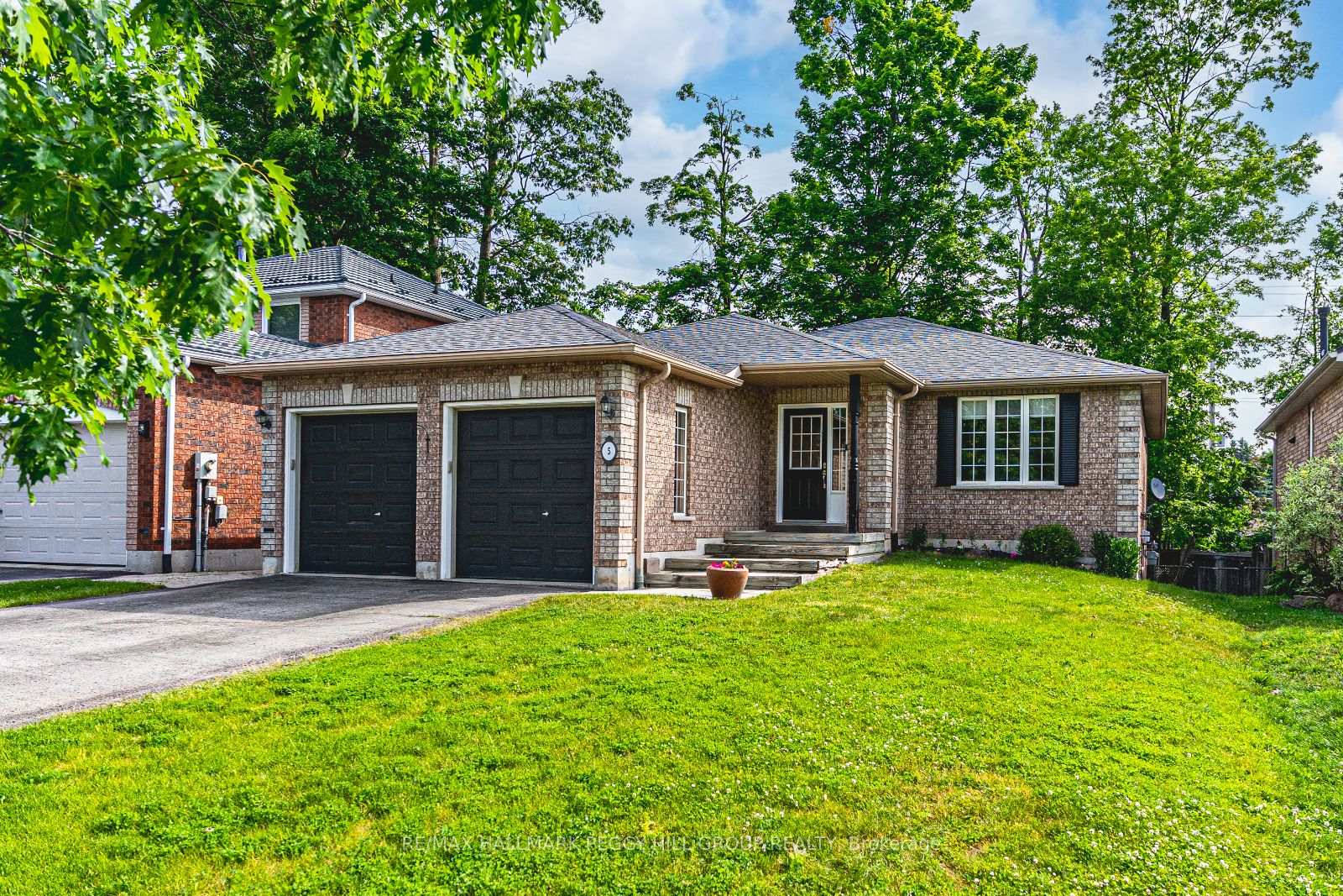 Photo 1 of 5 Hogan Court, Barrie, East Bayfield — HOMEH