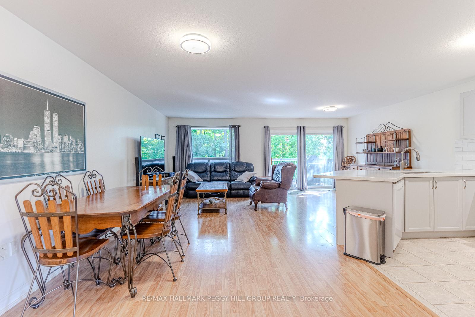 Photo 3 of 5 Hogan Court, Barrie, East Bayfield — HOMEH