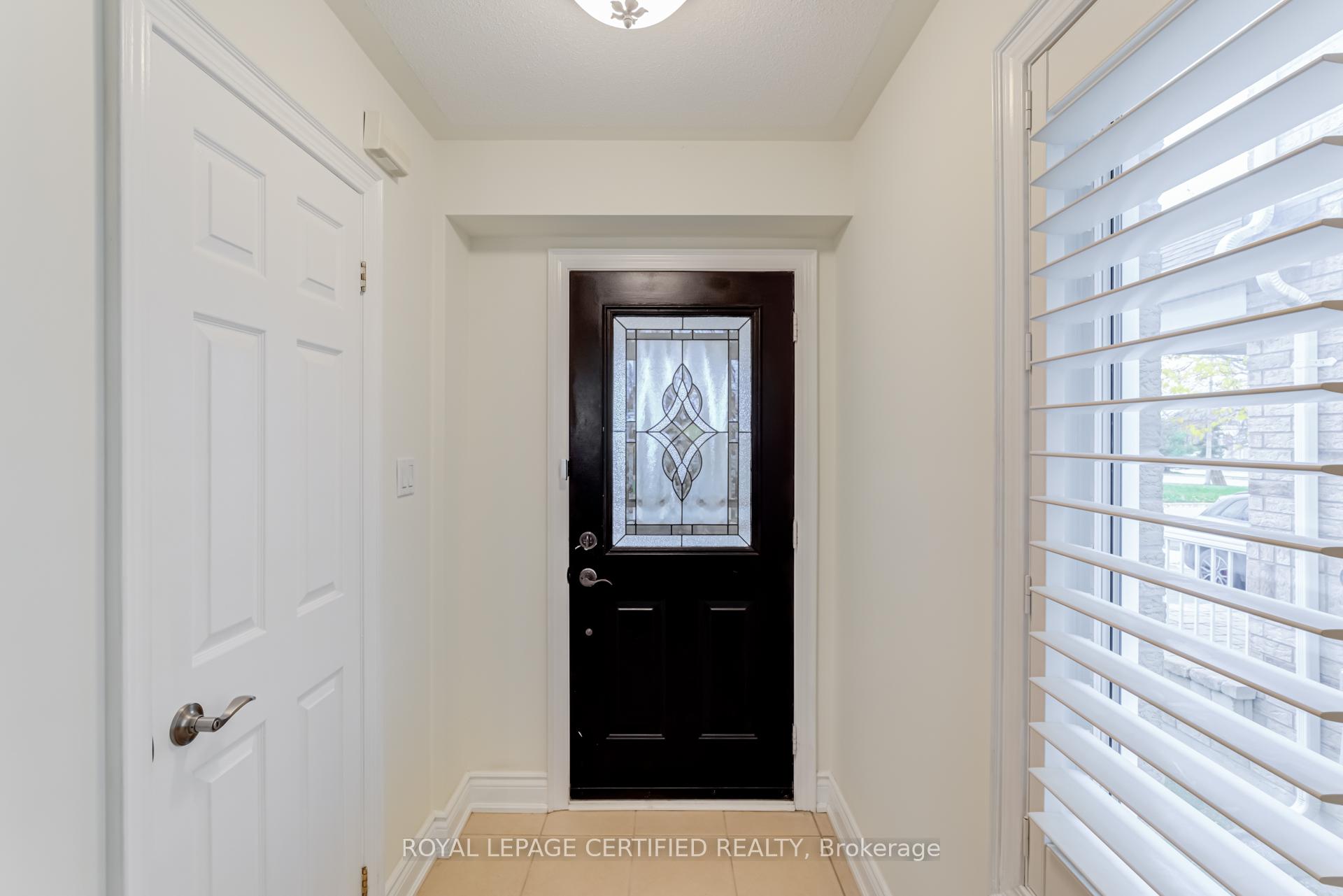 Photo 3 of 141 Madden Place, Clarington, Bowmanville — HOMEH