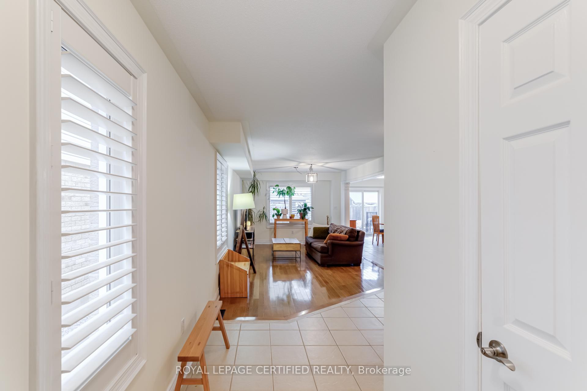 Photo 4 of 141 Madden Place, Clarington, Bowmanville — HOMEH