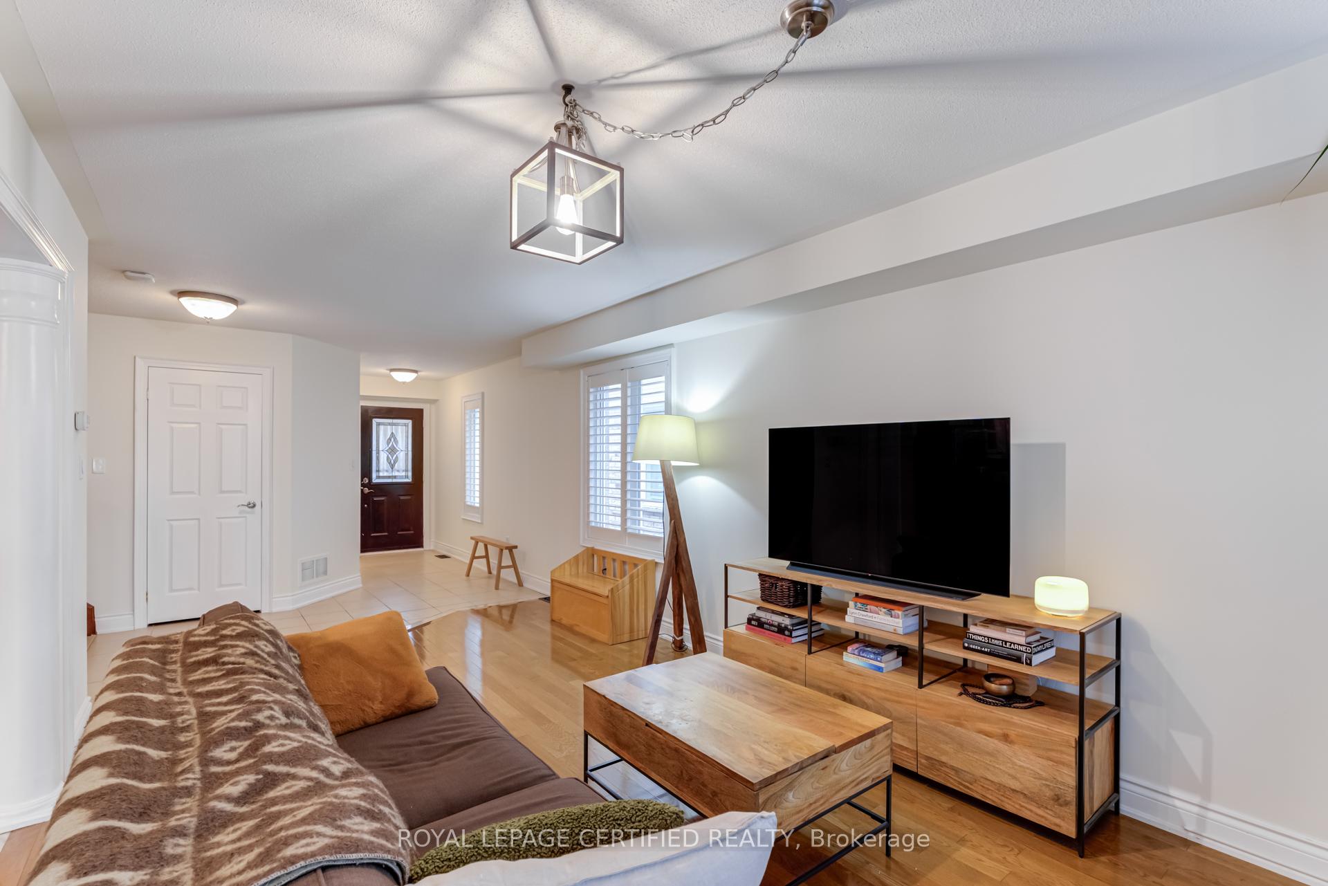 Photo 6 of 141 Madden Place, Clarington, Bowmanville — HOMEH
