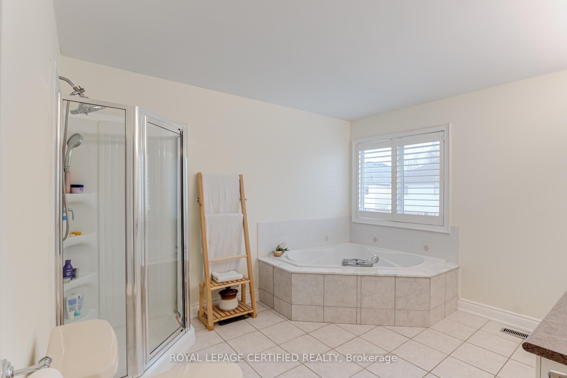 Photo 32 of 141 Madden Place, Clarington, Bowmanville — HOMEH
