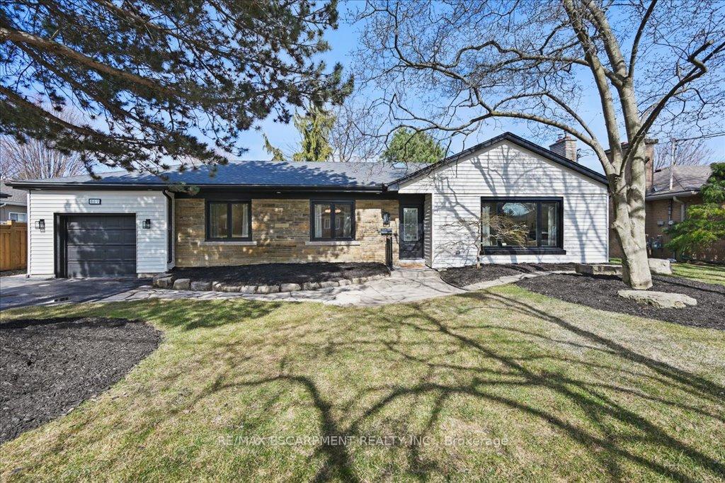Front of 869 Condor Drive