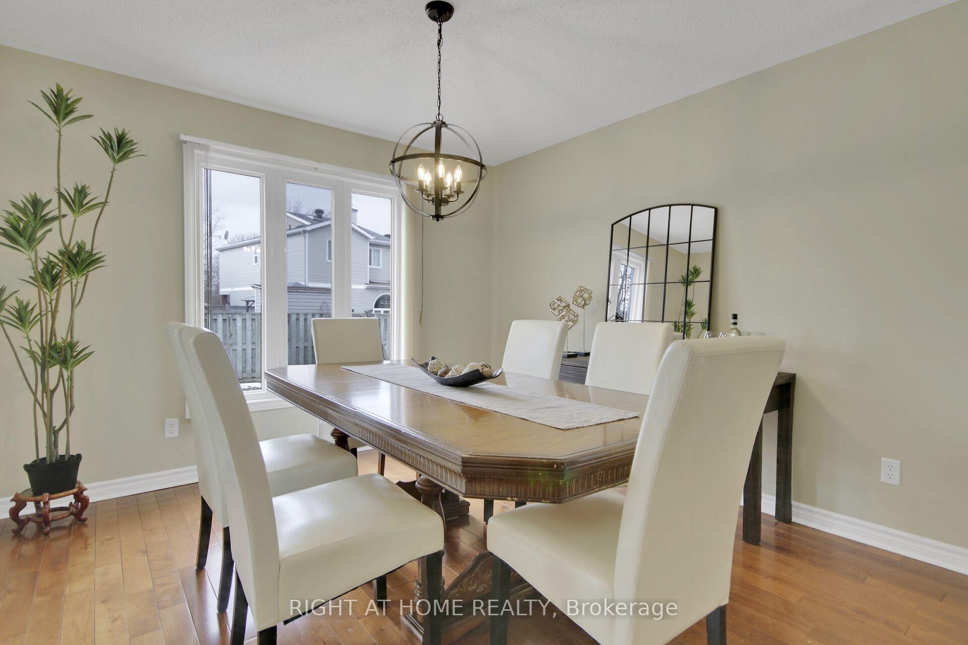 Photo 10 of 53 Armagh Way, Ottawa, Barrhaven - Longfields — HOMEH