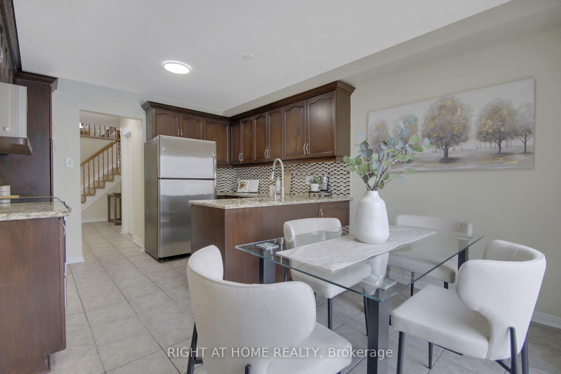 Photo 12 of 53 Armagh Way, Ottawa, Barrhaven - Longfields — HOMEH