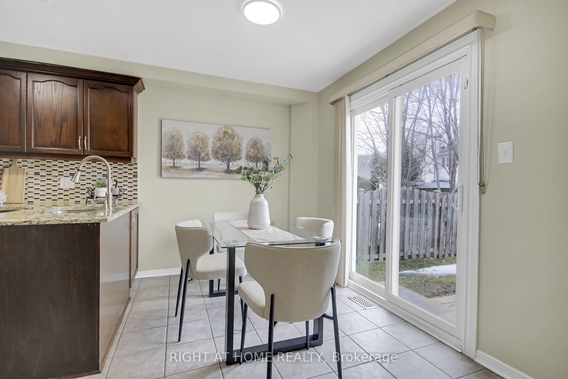 Photo 13 of 53 Armagh Way, Ottawa, Barrhaven - Longfields — HOMEH