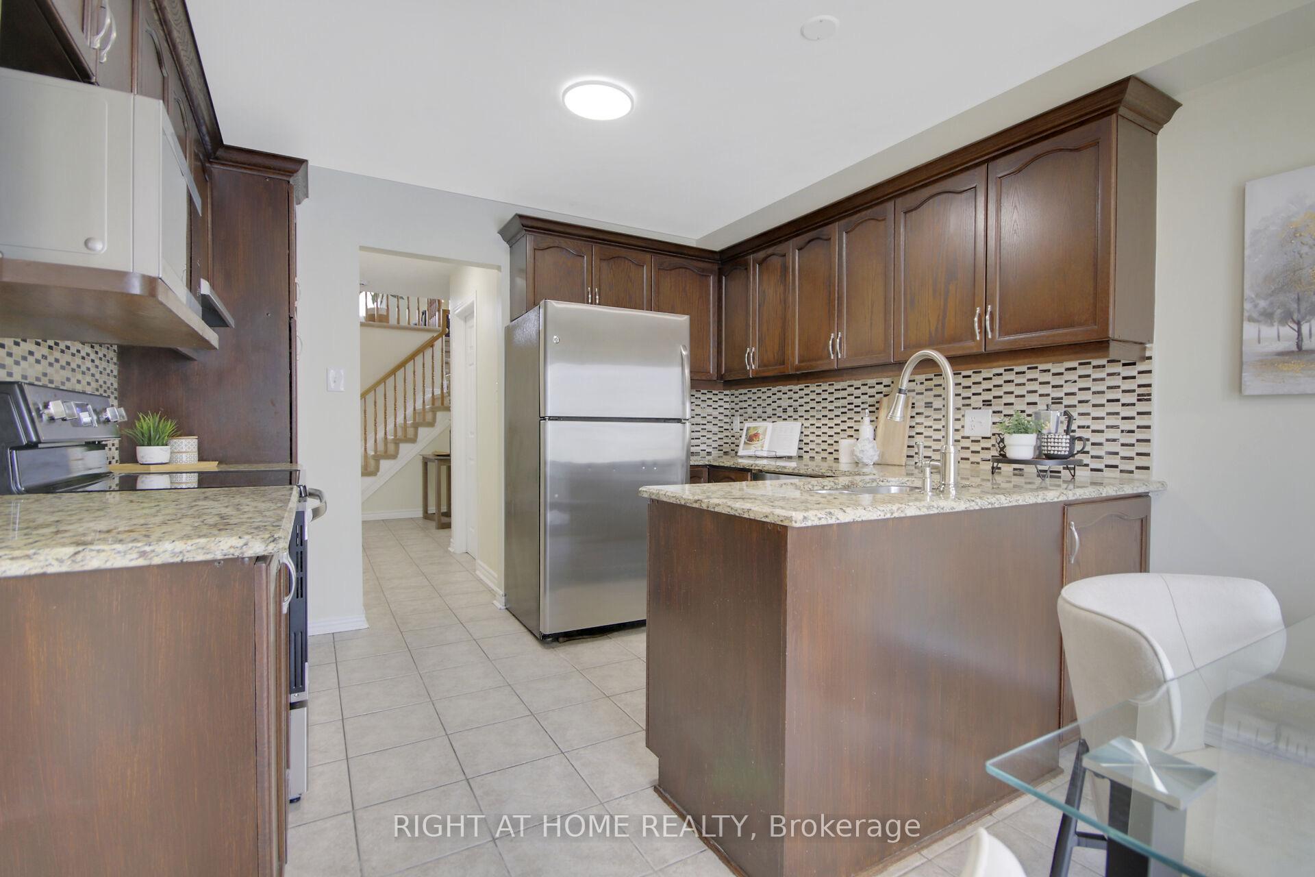 Photo 15 of 53 Armagh Way, Ottawa, Barrhaven - Longfields — HOMEH