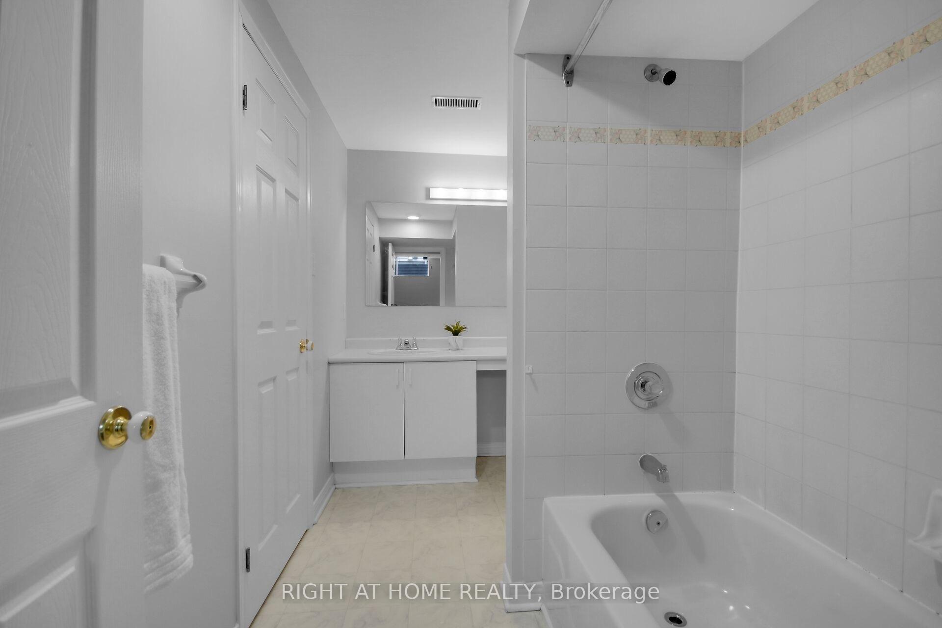 Photo 36 of 53 Armagh Way, Ottawa, Barrhaven - Longfields — HOMEH