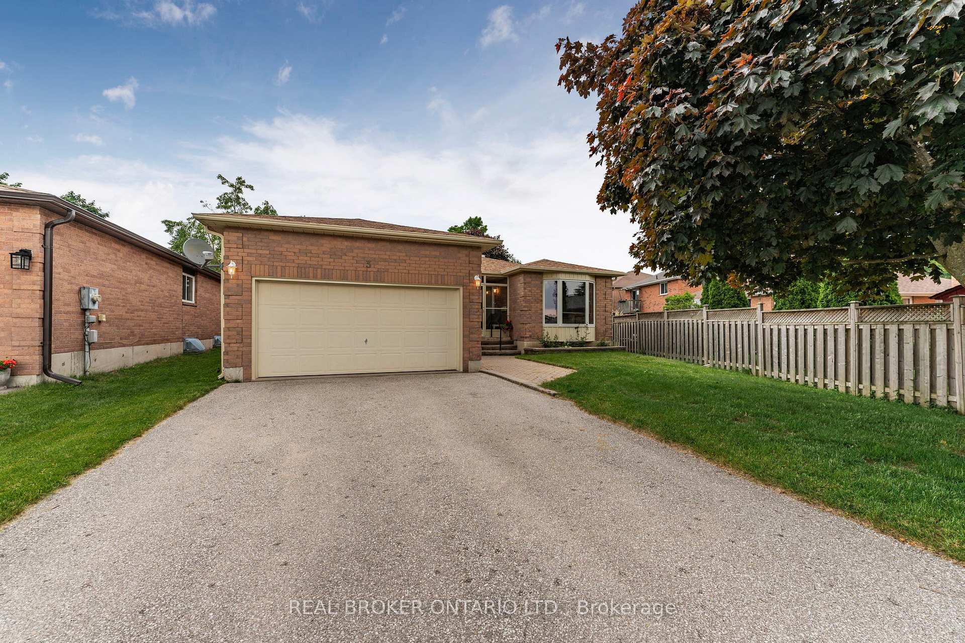 Photo 1 of 3 Wiseman Court, Barrie, Northwest — HOMEH