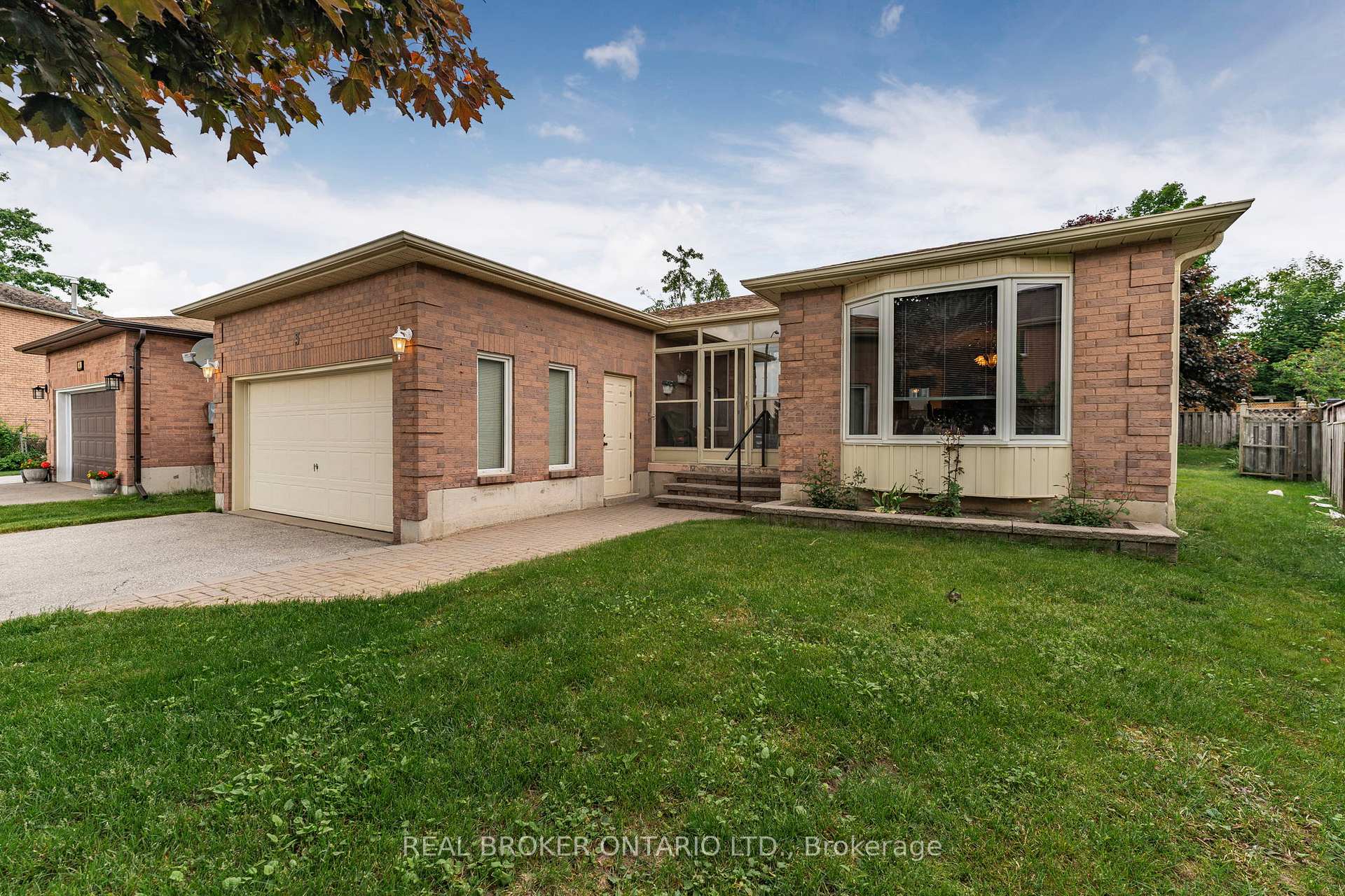 Photo 2 of 3 Wiseman Court, Barrie, Northwest — HOMEH