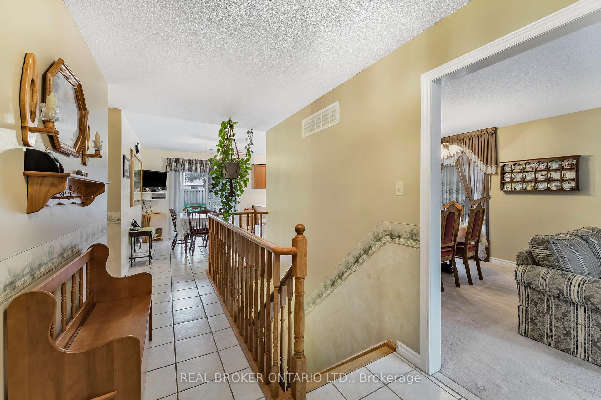 Photo 3 of 3 Wiseman Court, Barrie, Northwest — HOMEH