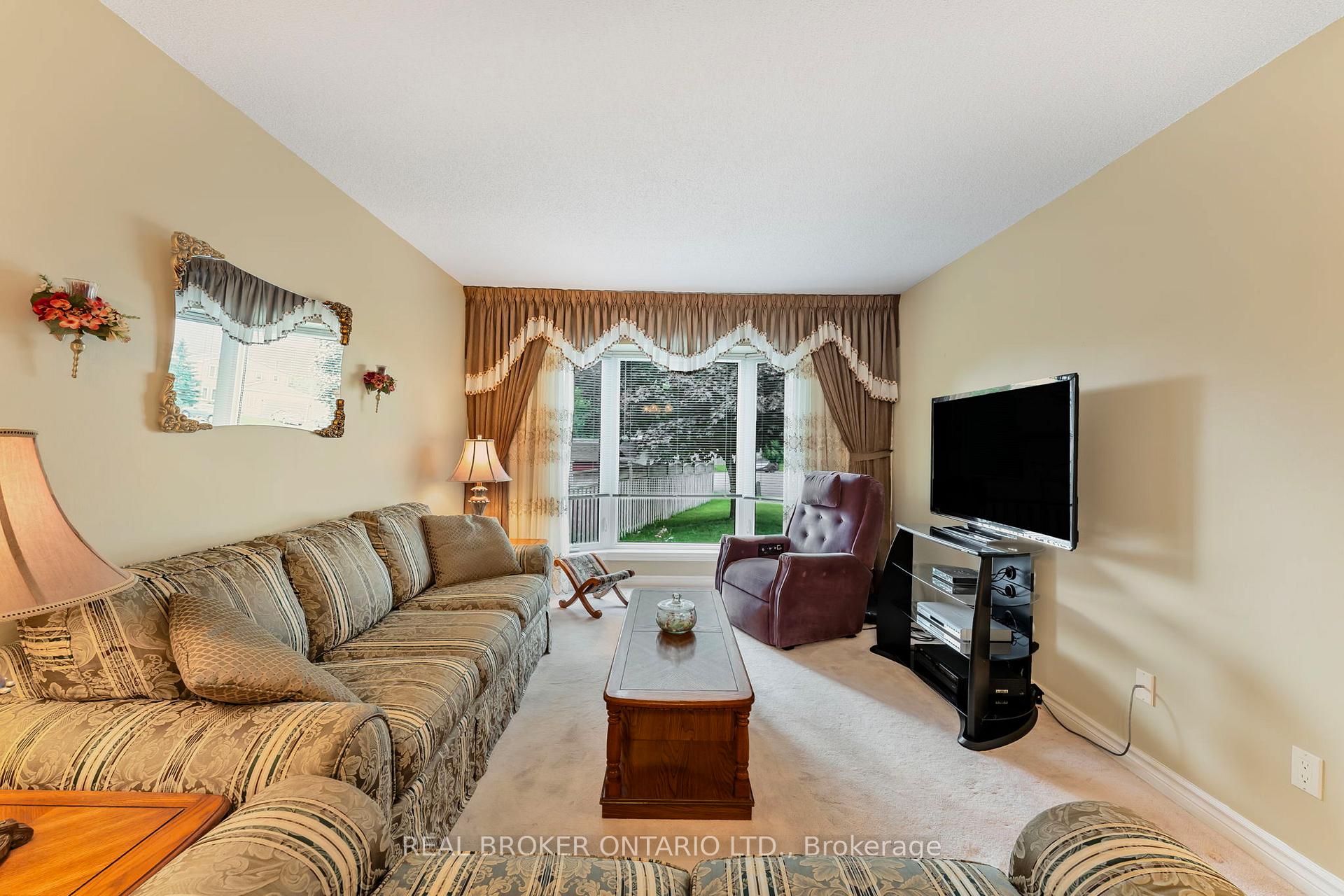 Photo 7 of 3 Wiseman Court, Barrie, Northwest — HOMEH