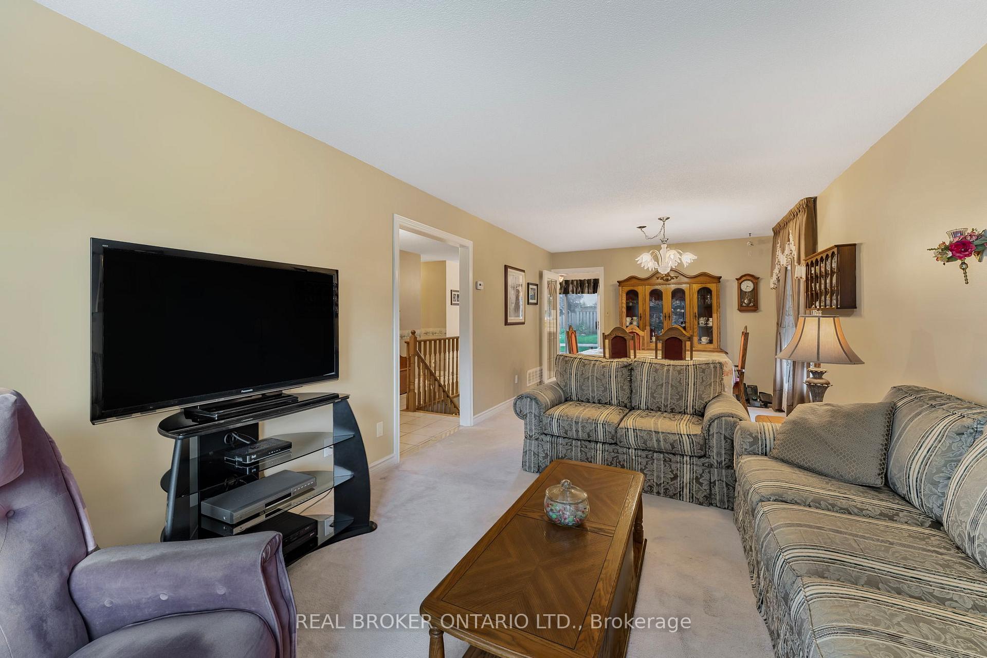 Photo 8 of 3 Wiseman Court, Barrie, Northwest — HOMEH