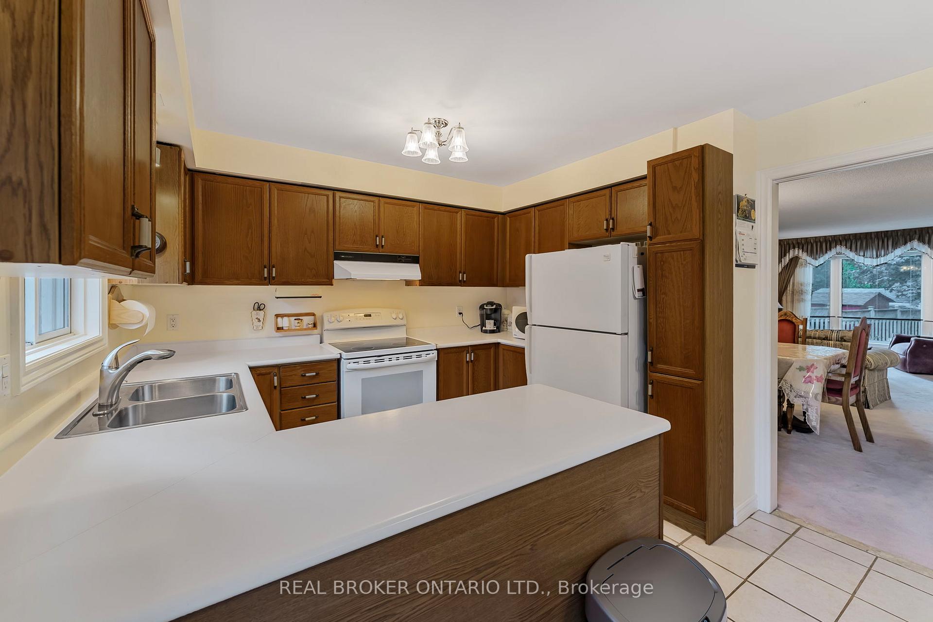 Photo 11 of 3 Wiseman Court, Barrie, Northwest — HOMEH