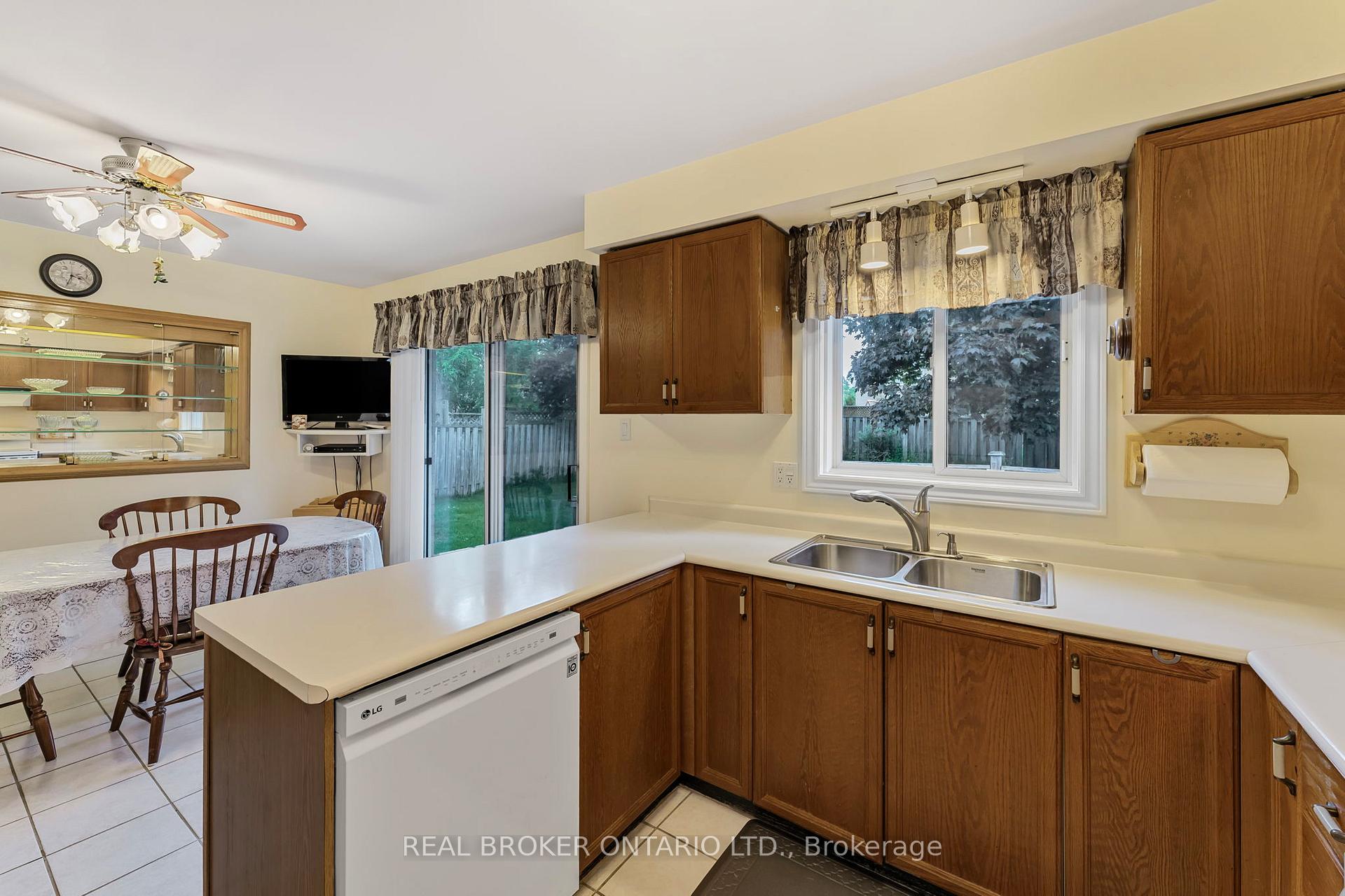 Photo 13 of 3 Wiseman Court, Barrie, Northwest — HOMEH