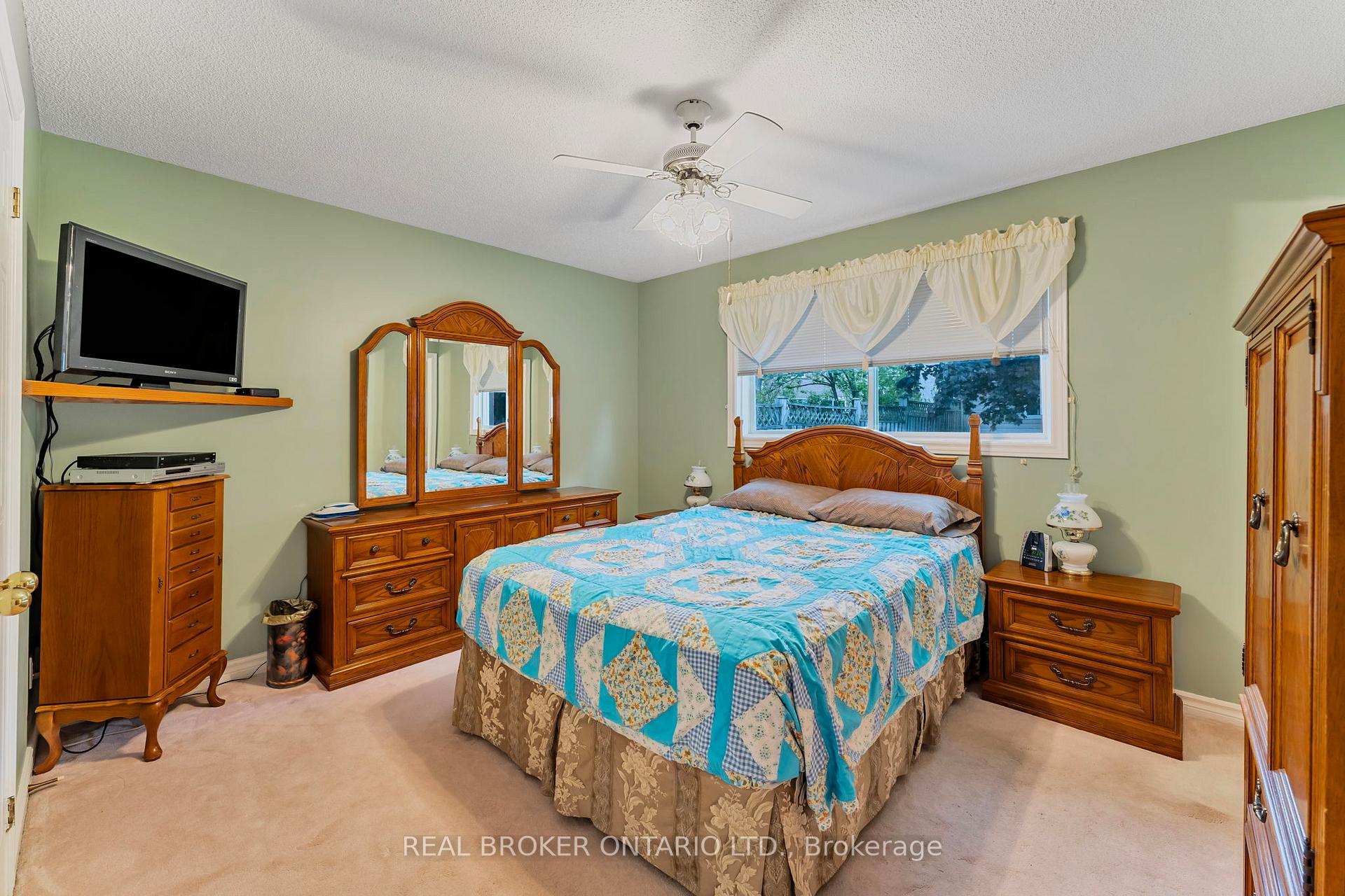 Photo 18 of 3 Wiseman Court, Barrie, Northwest — HOMEH