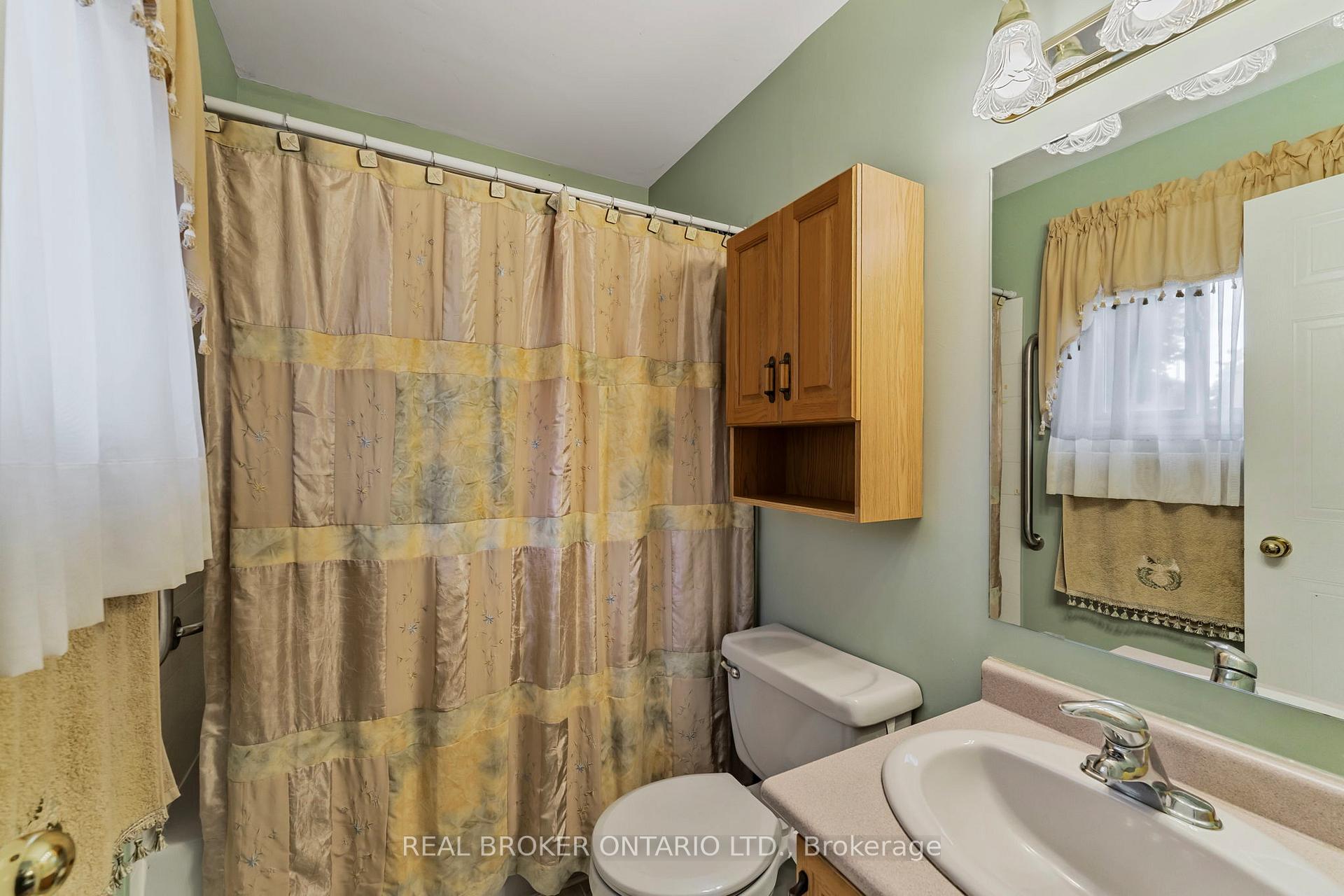 Photo 19 of 3 Wiseman Court, Barrie, Northwest — HOMEH