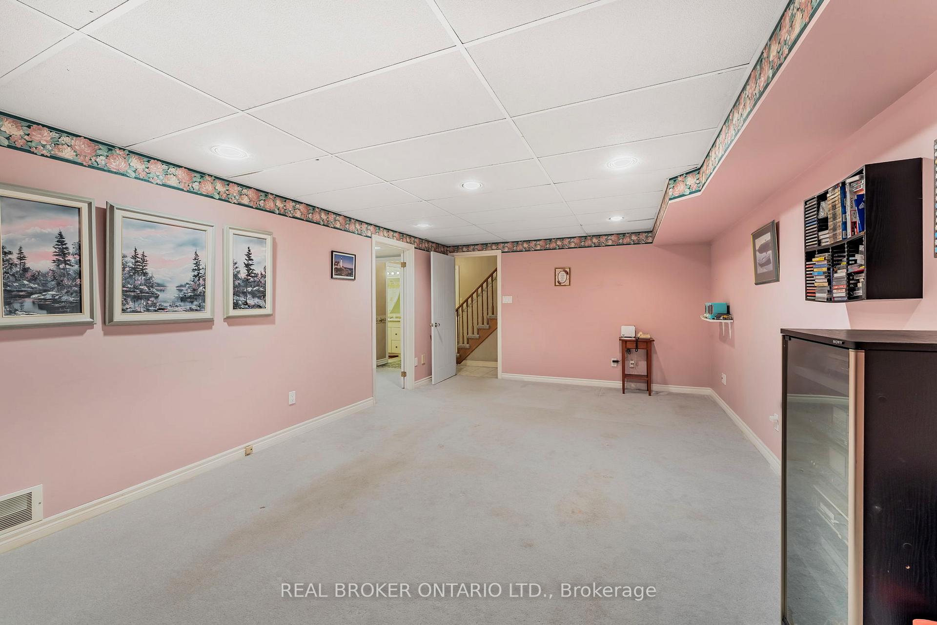 Photo 31 of 3 Wiseman Court, Barrie, Northwest — HOMEH