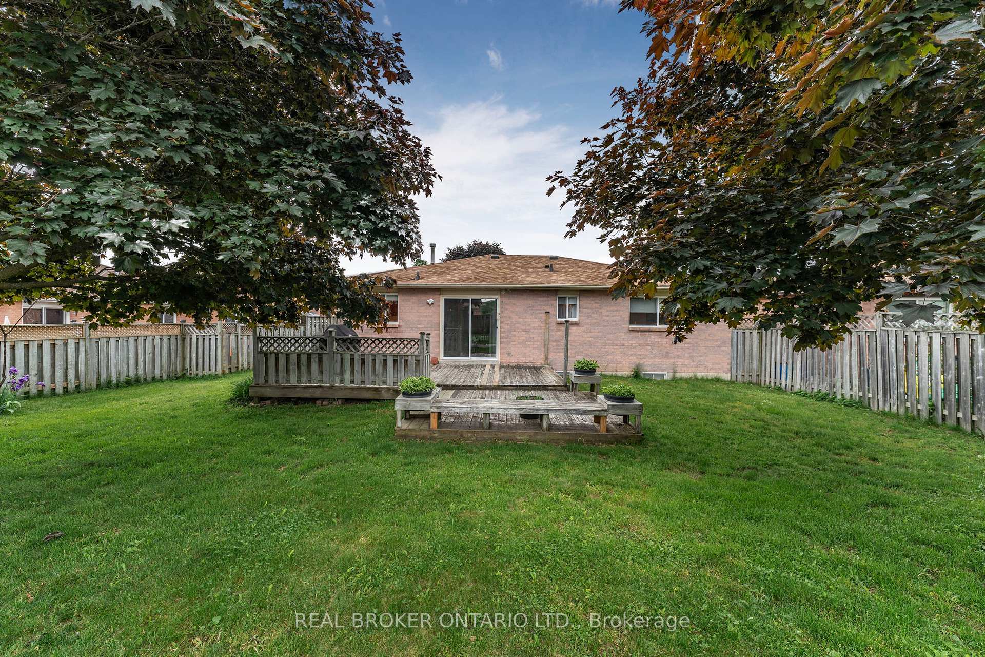 Photo 35 of 3 Wiseman Court, Barrie, Northwest — HOMEH