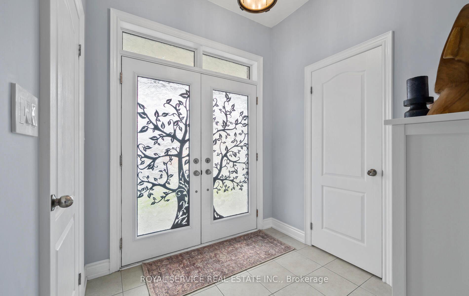 Photo 4 of 189 Douglas Kemp Crescent, Clarington, Bowmanville — HOMEH