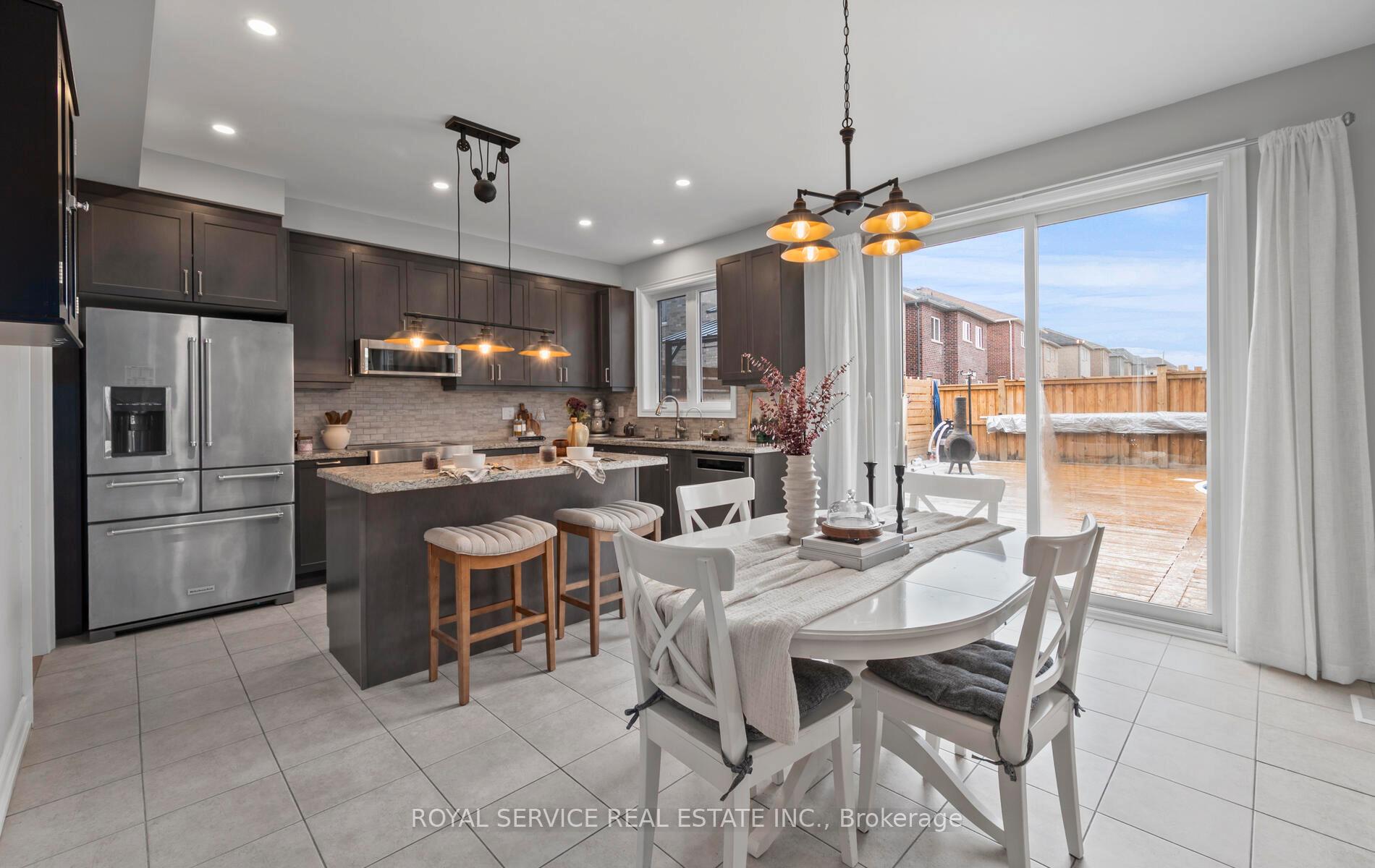 Photo 5 of 189 Douglas Kemp Crescent, Clarington, Bowmanville — HOMEH