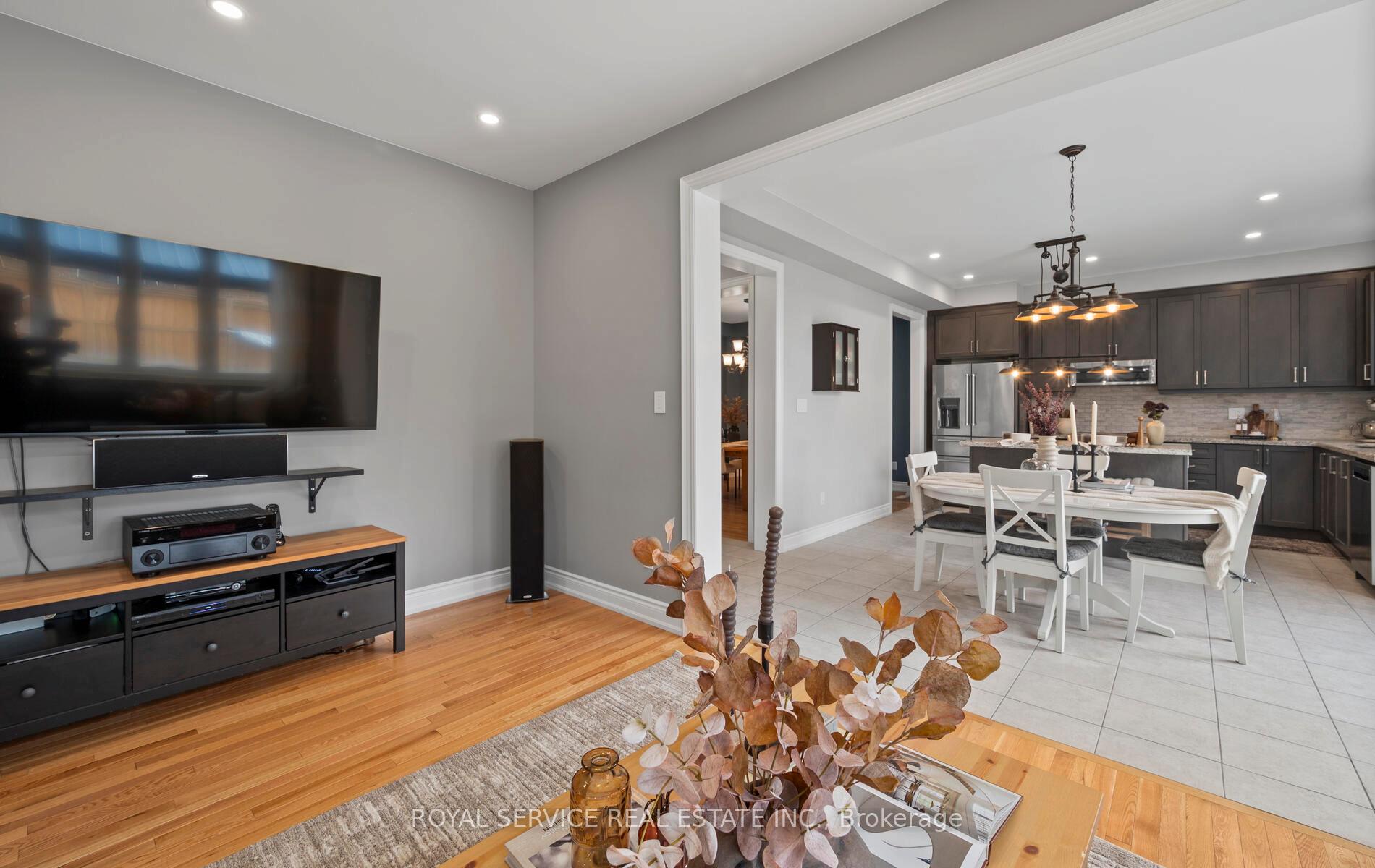 Photo 12 of 189 Douglas Kemp Crescent, Clarington, Bowmanville — HOMEH