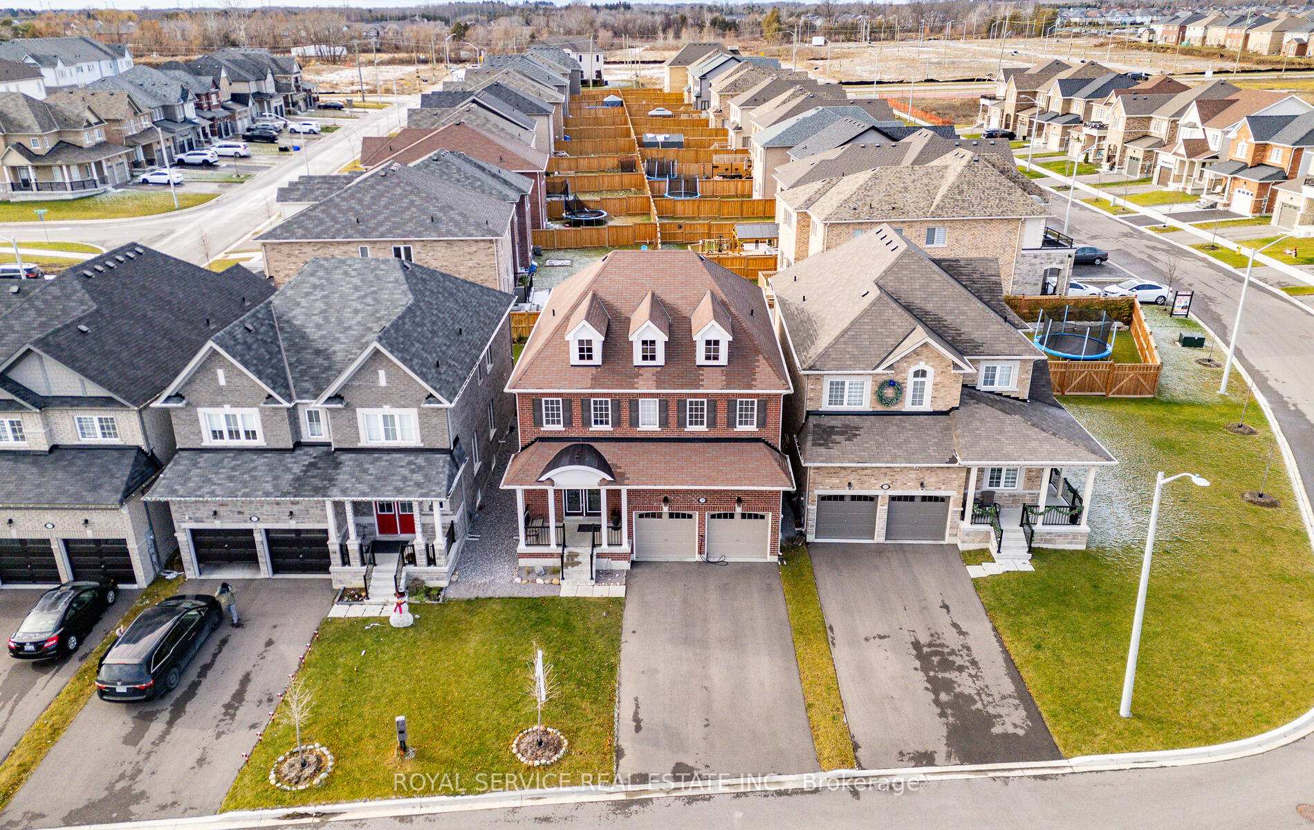 Photo 40 of 189 Douglas Kemp Crescent, Clarington, Bowmanville — HOMEH